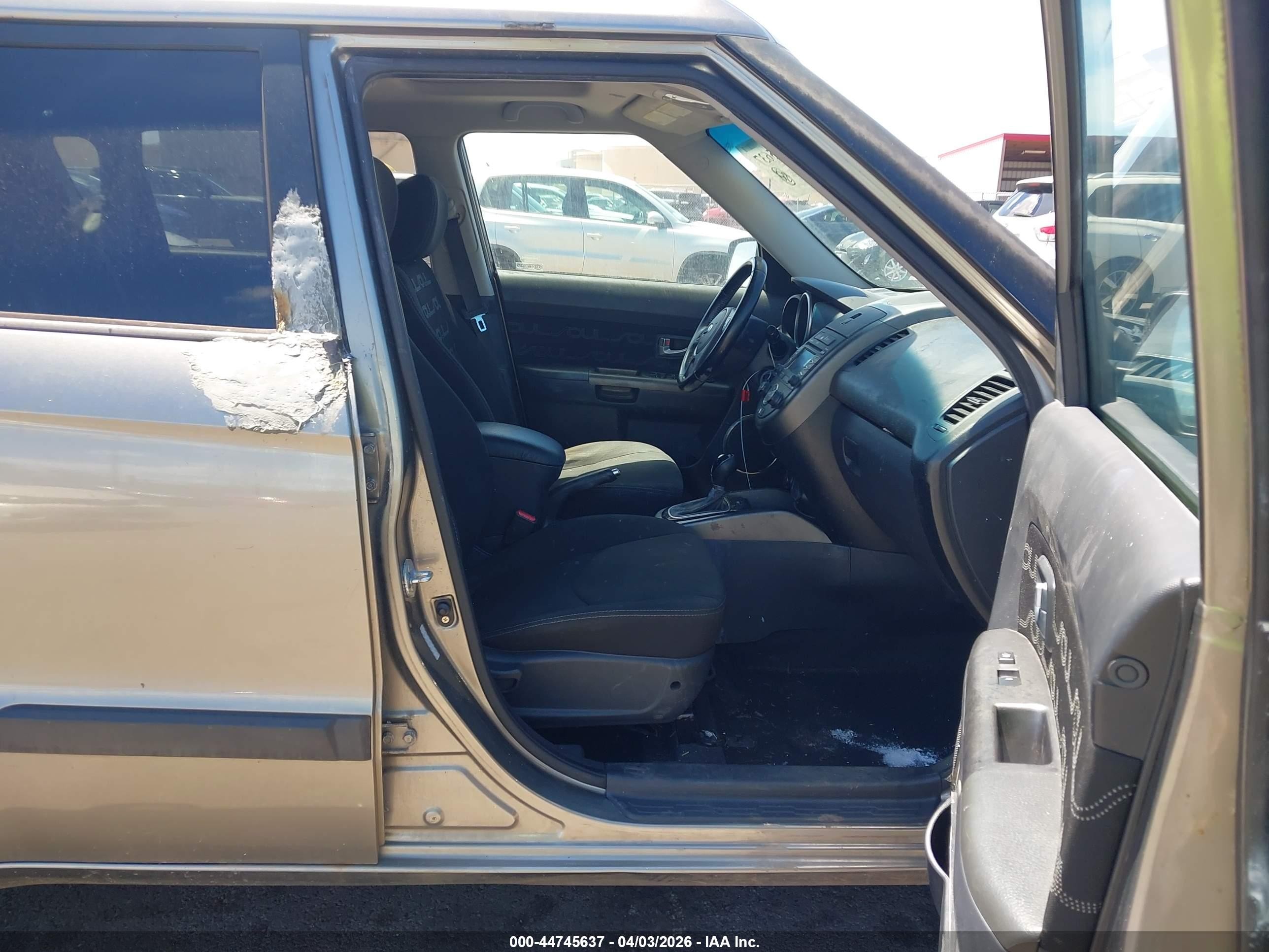 2013 Kia Soul + Gray vin: KNDJT2A60D7573648