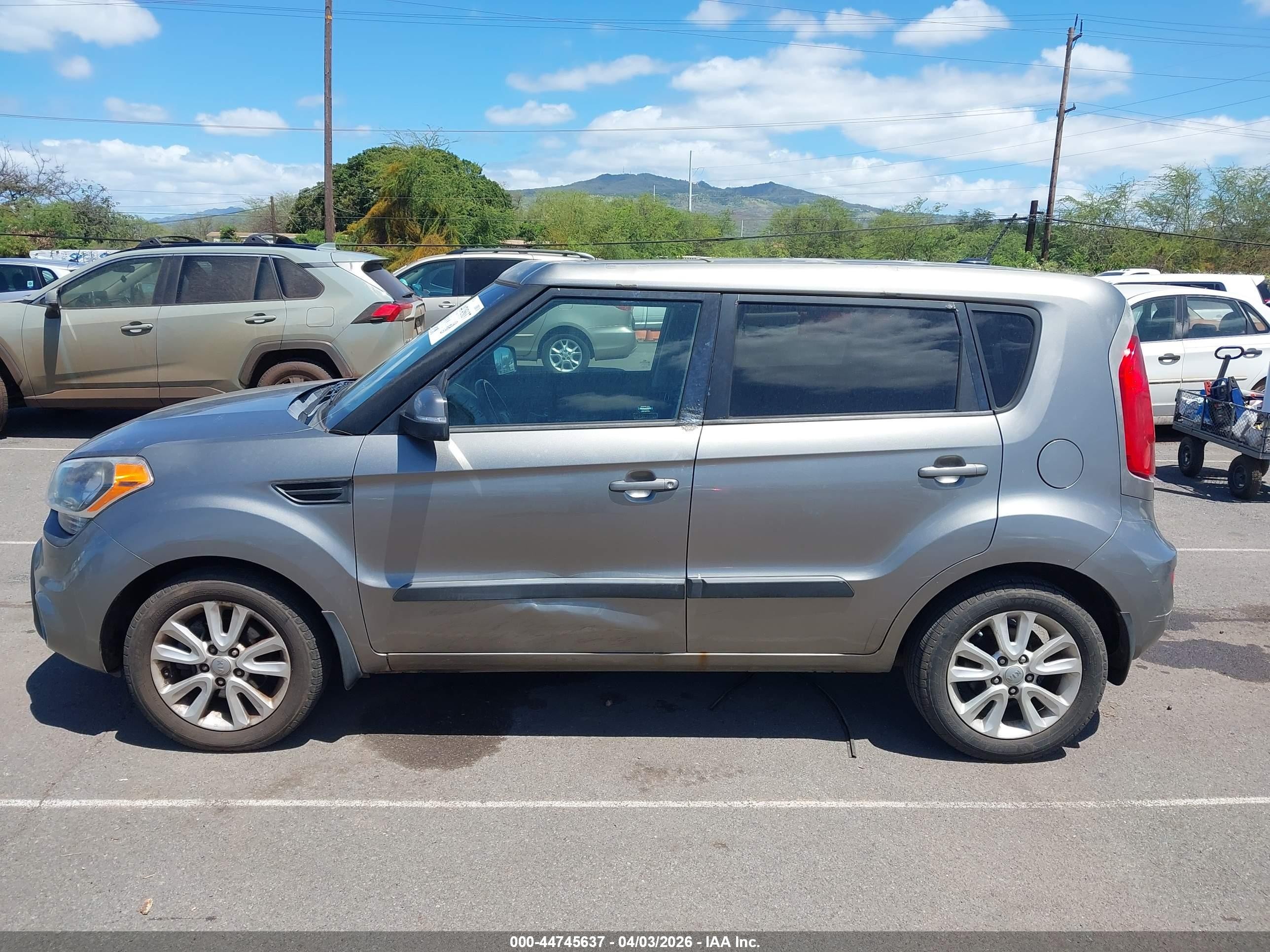 2013 Kia Soul + Gray vin: KNDJT2A60D7573648