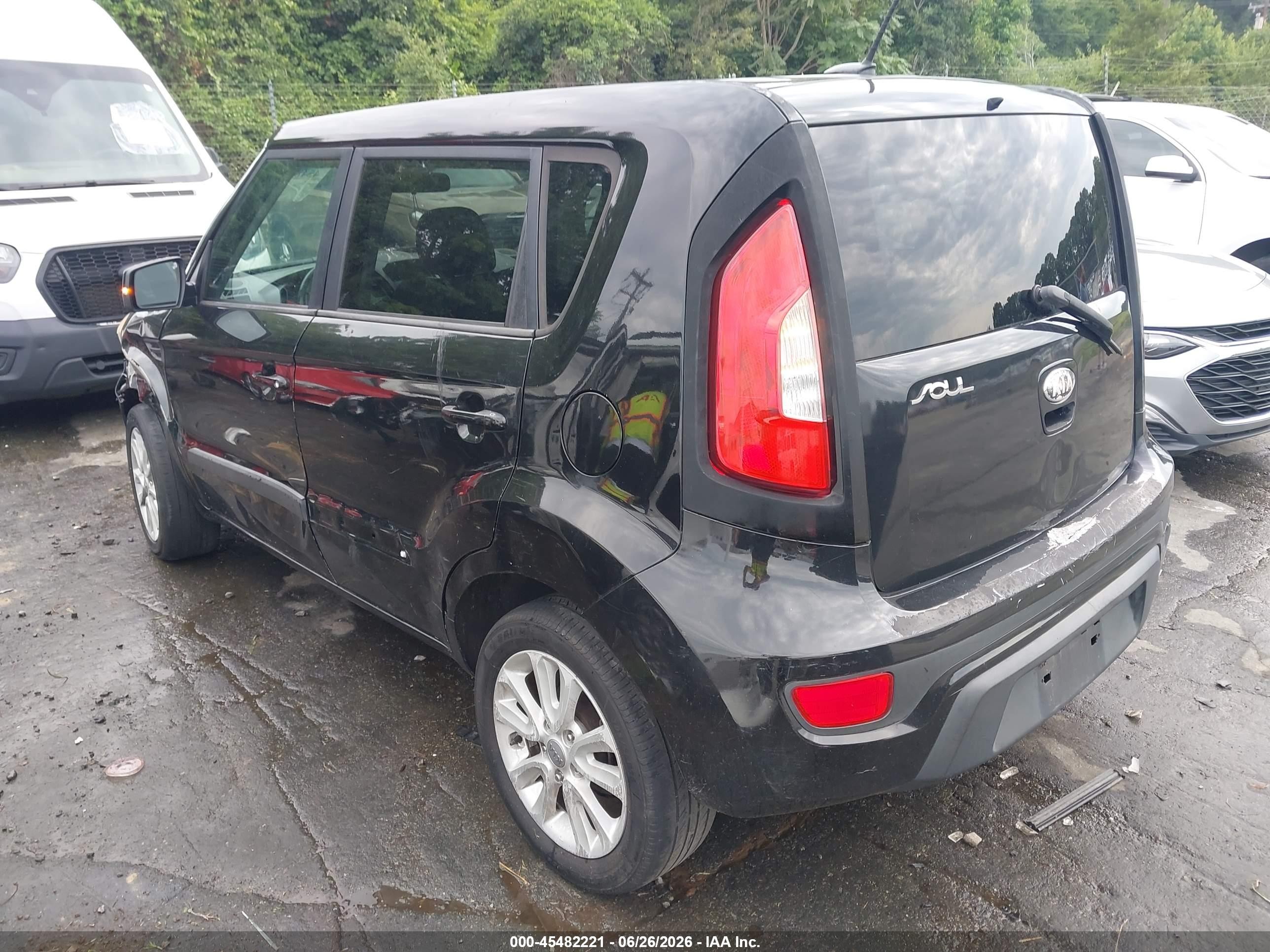 2013 Kia Soul + Black vin: KNDJT2A60D7750439