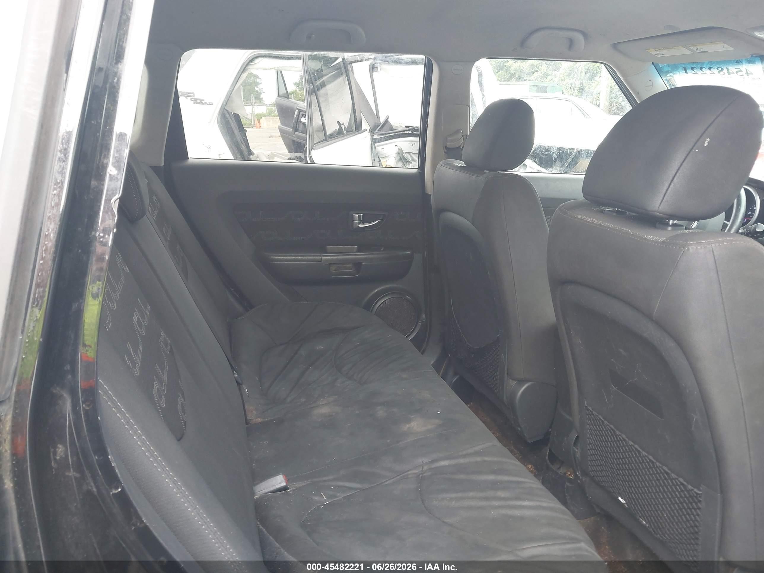 2013 Kia Soul + Black vin: KNDJT2A60D7750439