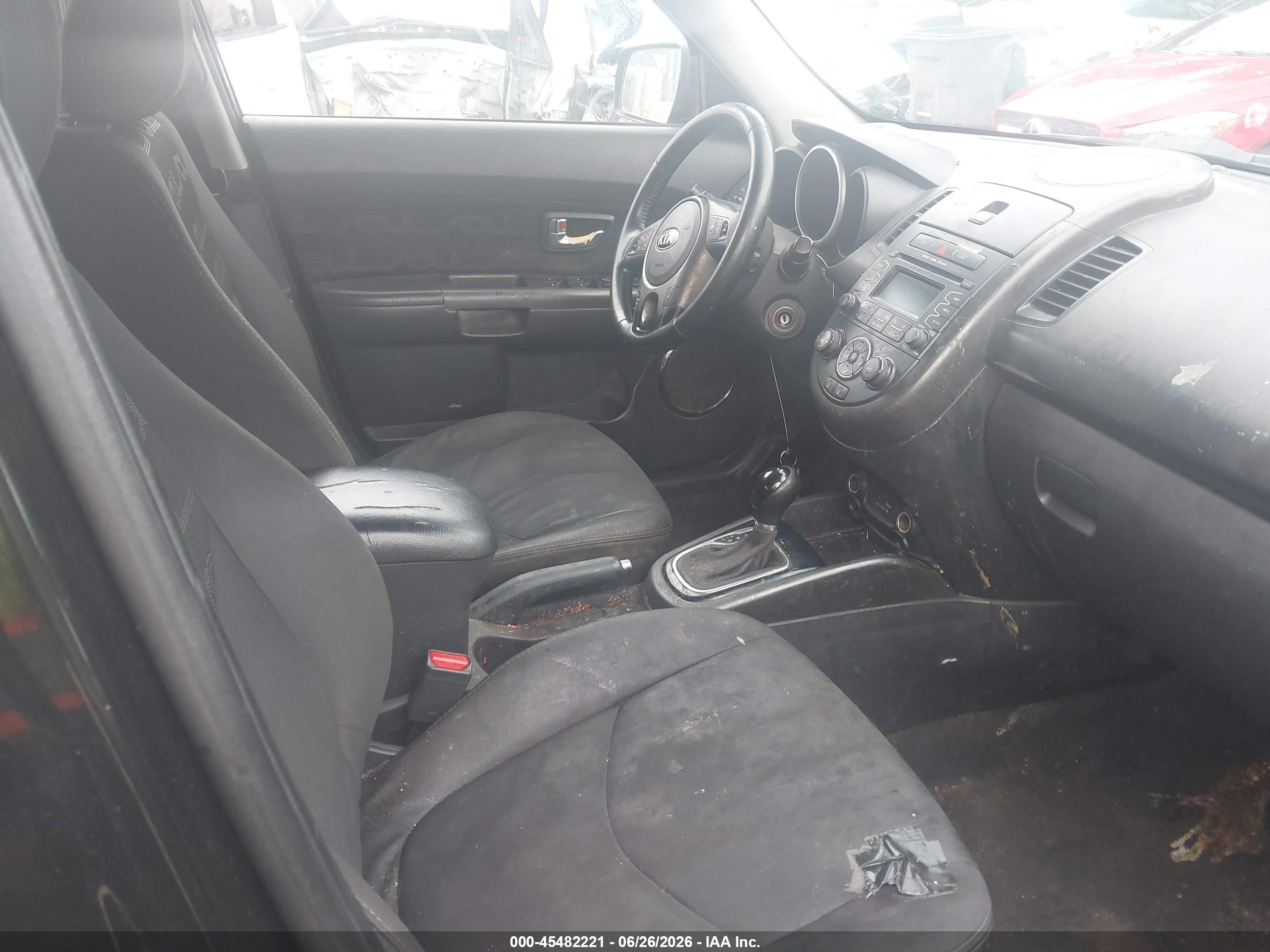 2013 Kia Soul + Black vin: KNDJT2A60D7750439