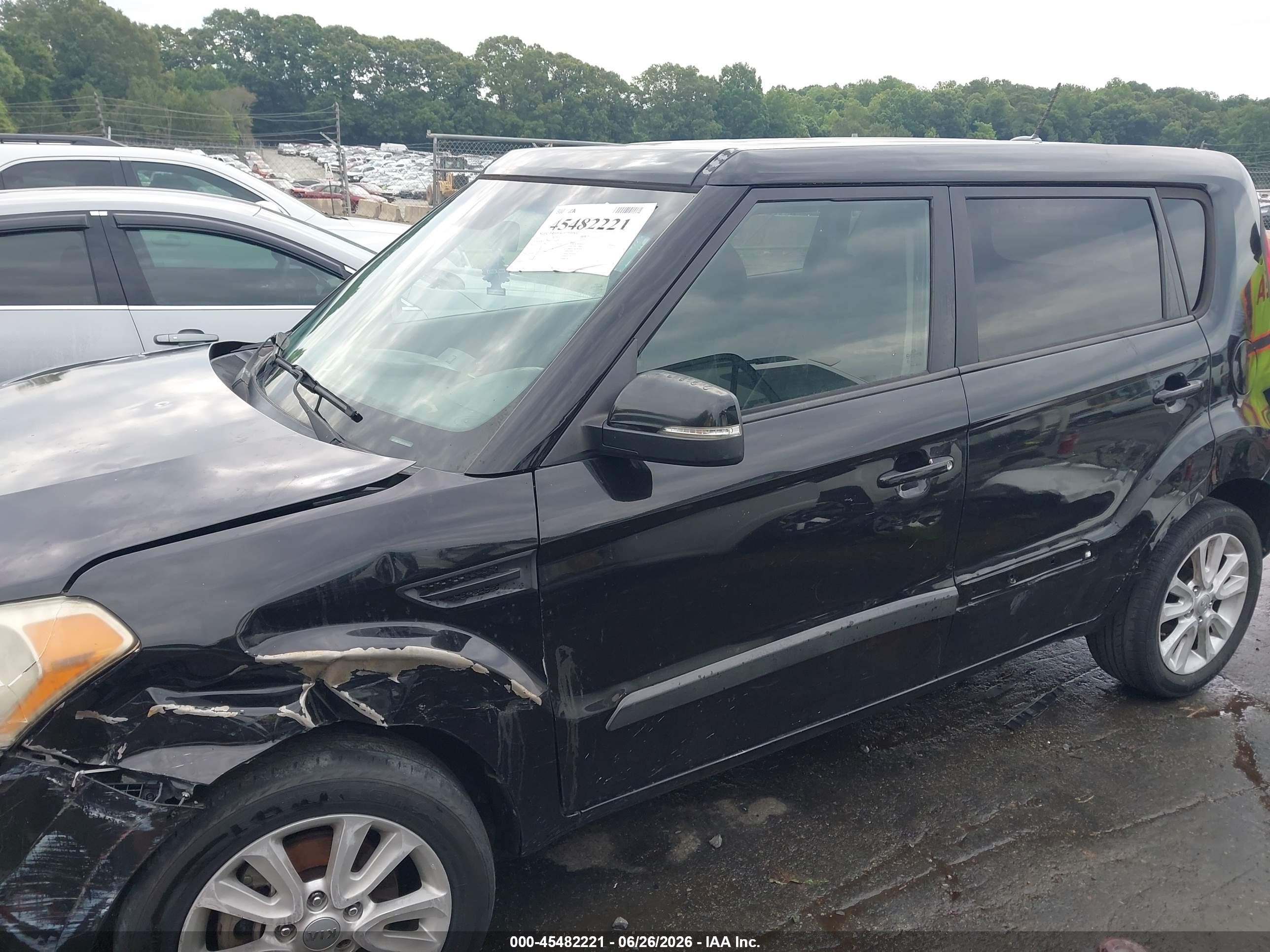 2013 Kia Soul + Black vin: KNDJT2A60D7750439