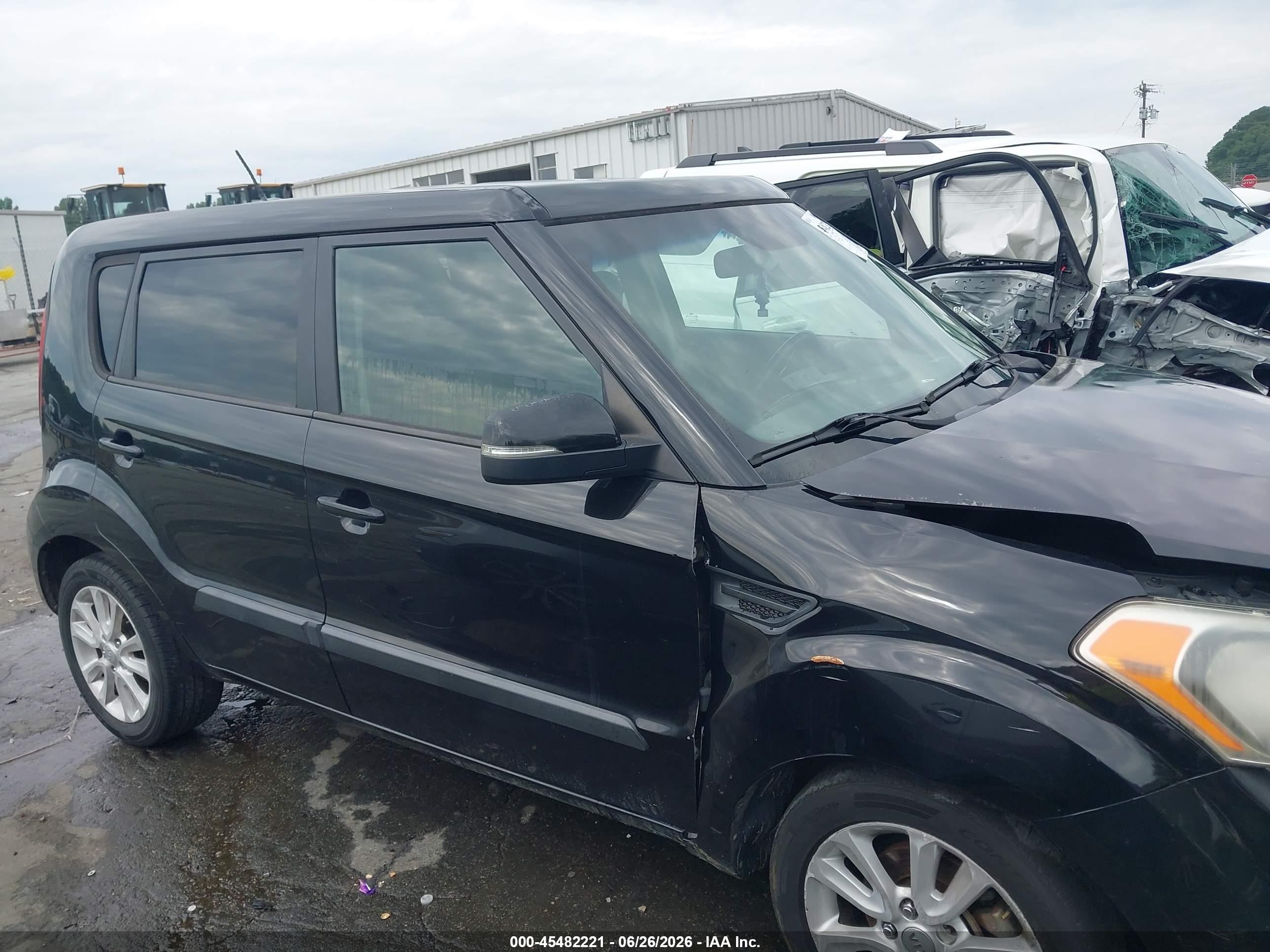 2013 Kia Soul + Black vin: KNDJT2A60D7750439