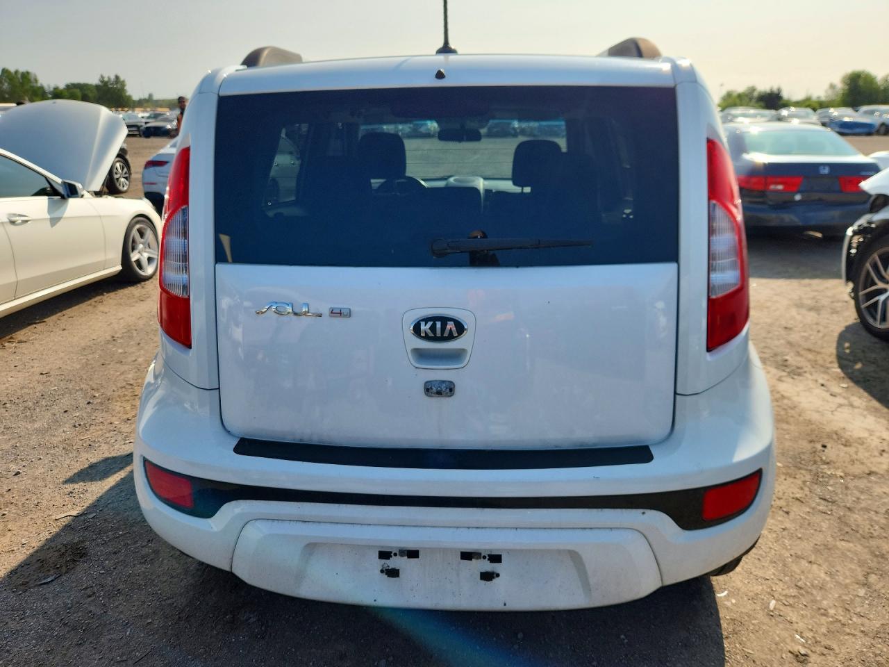 2013 Kia Soul White vin: KNDJT2A60D7759321