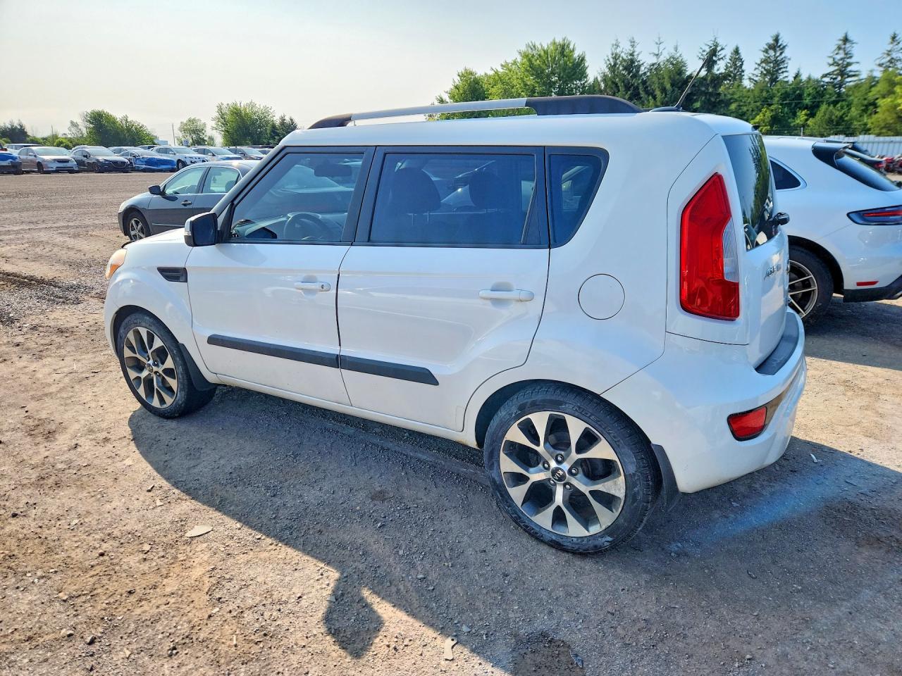 2013 Kia Soul White vin: KNDJT2A60D7759321