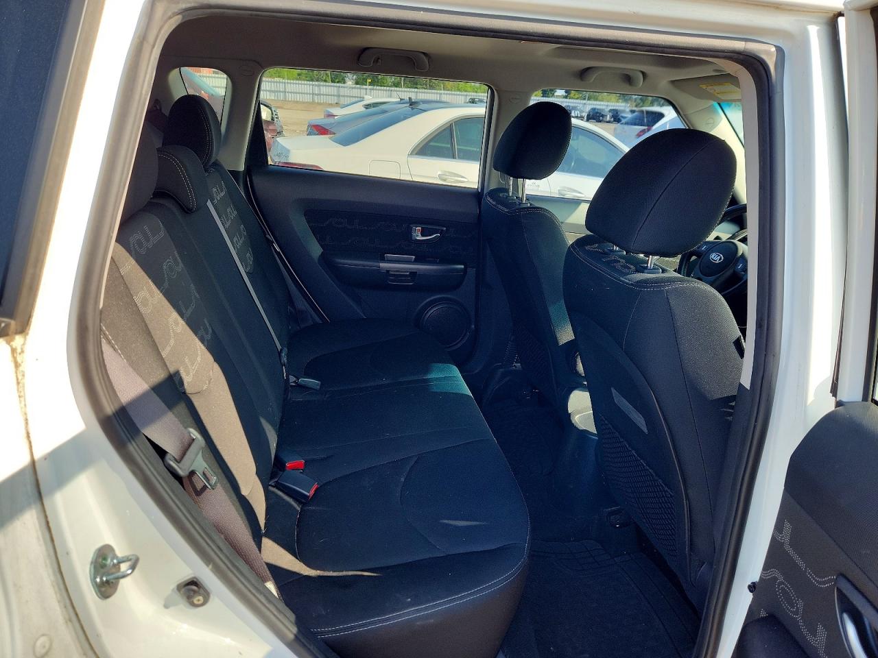 2013 Kia Soul White vin: KNDJT2A60D7759321