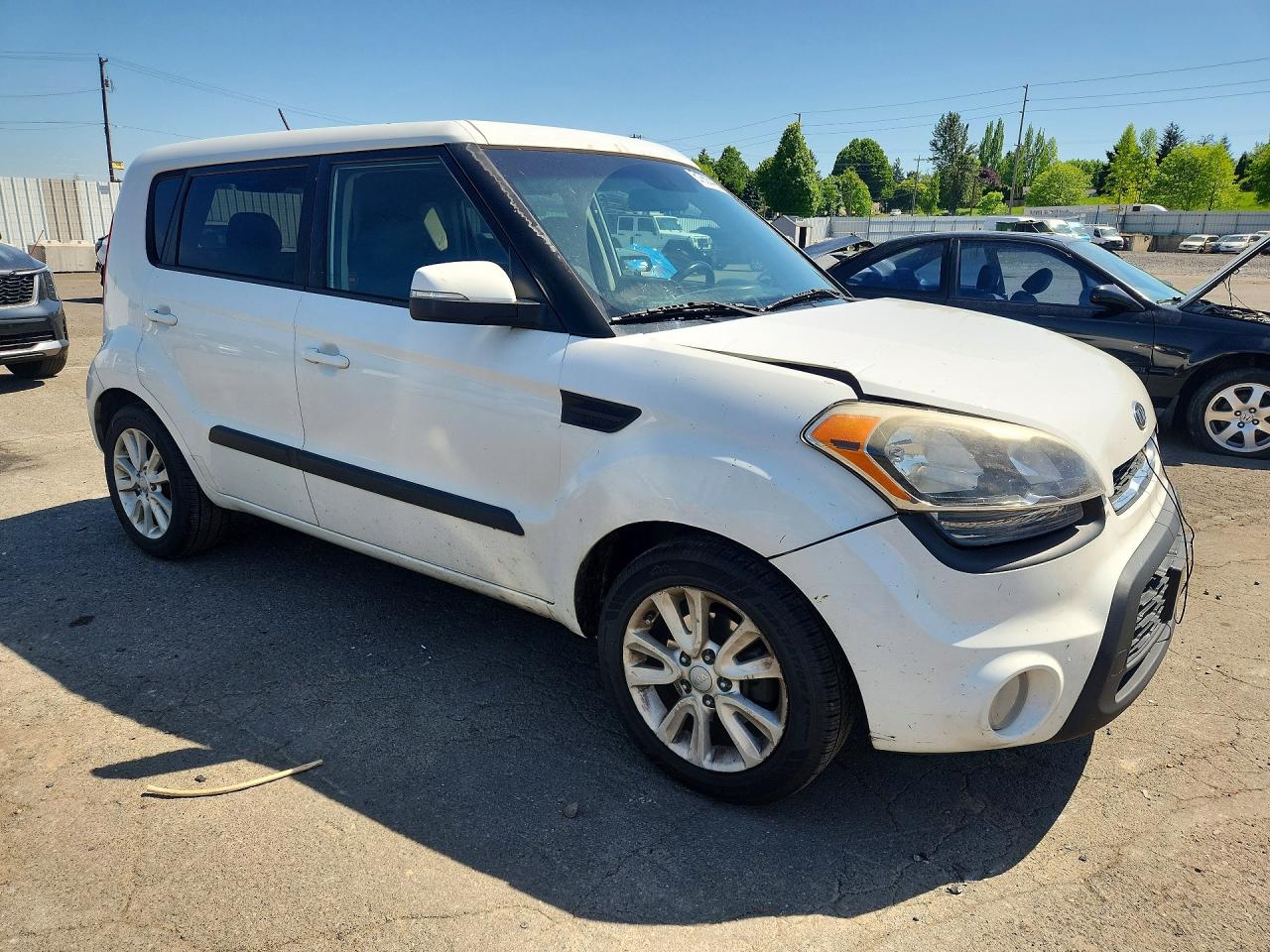 2012 Kia Soul + White vin: KNDJT2A61C7364613