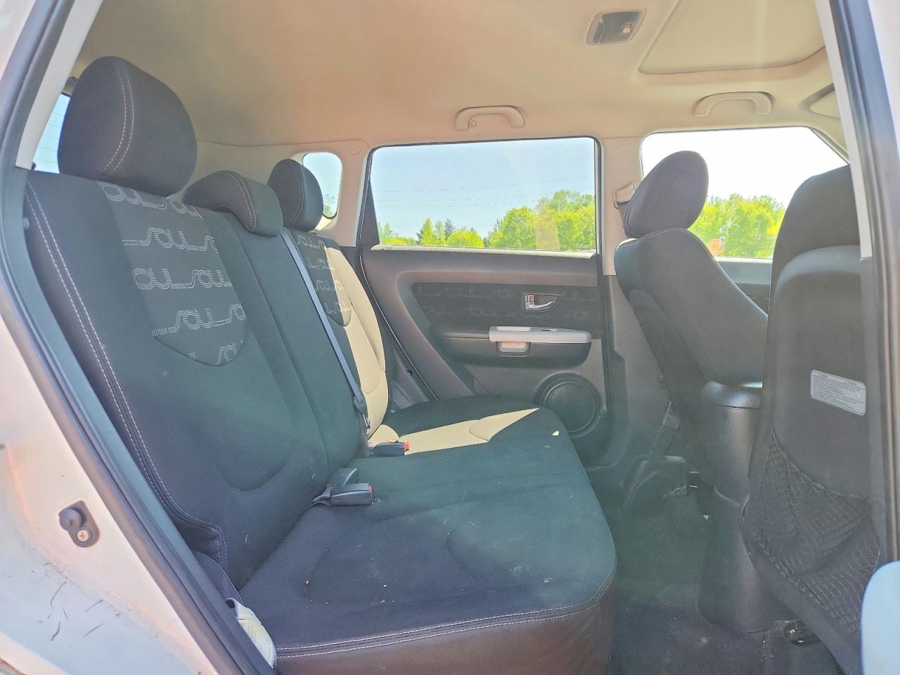2012 Kia Soul + White vin: KNDJT2A61C7364613