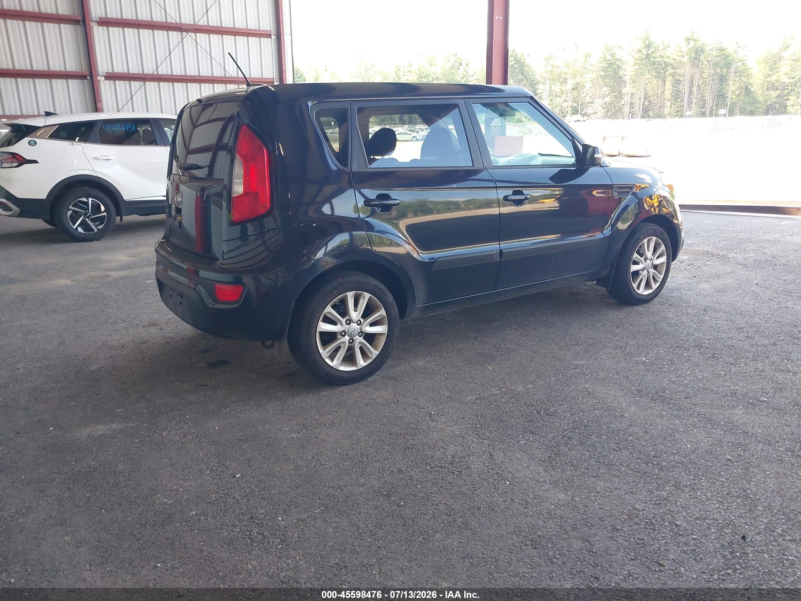 2012 Kia Soul + Black vin: KNDJT2A61C7368046