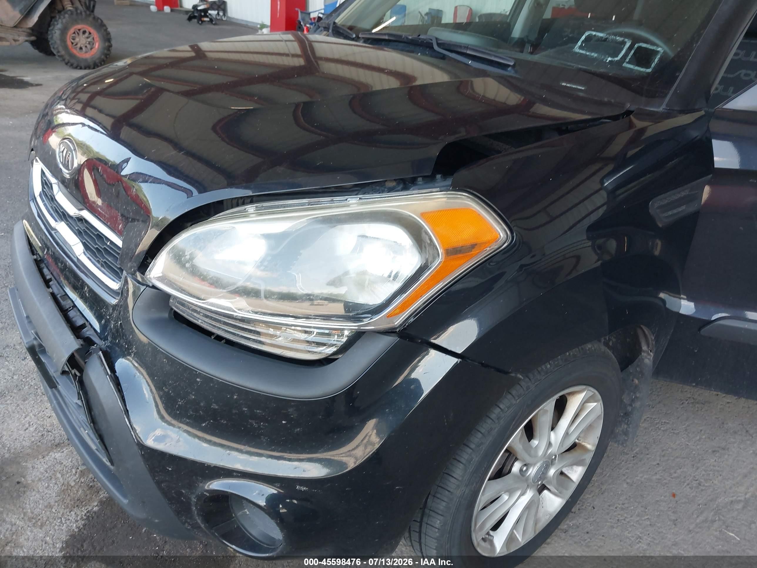 2012 Kia Soul + Black vin: KNDJT2A61C7368046