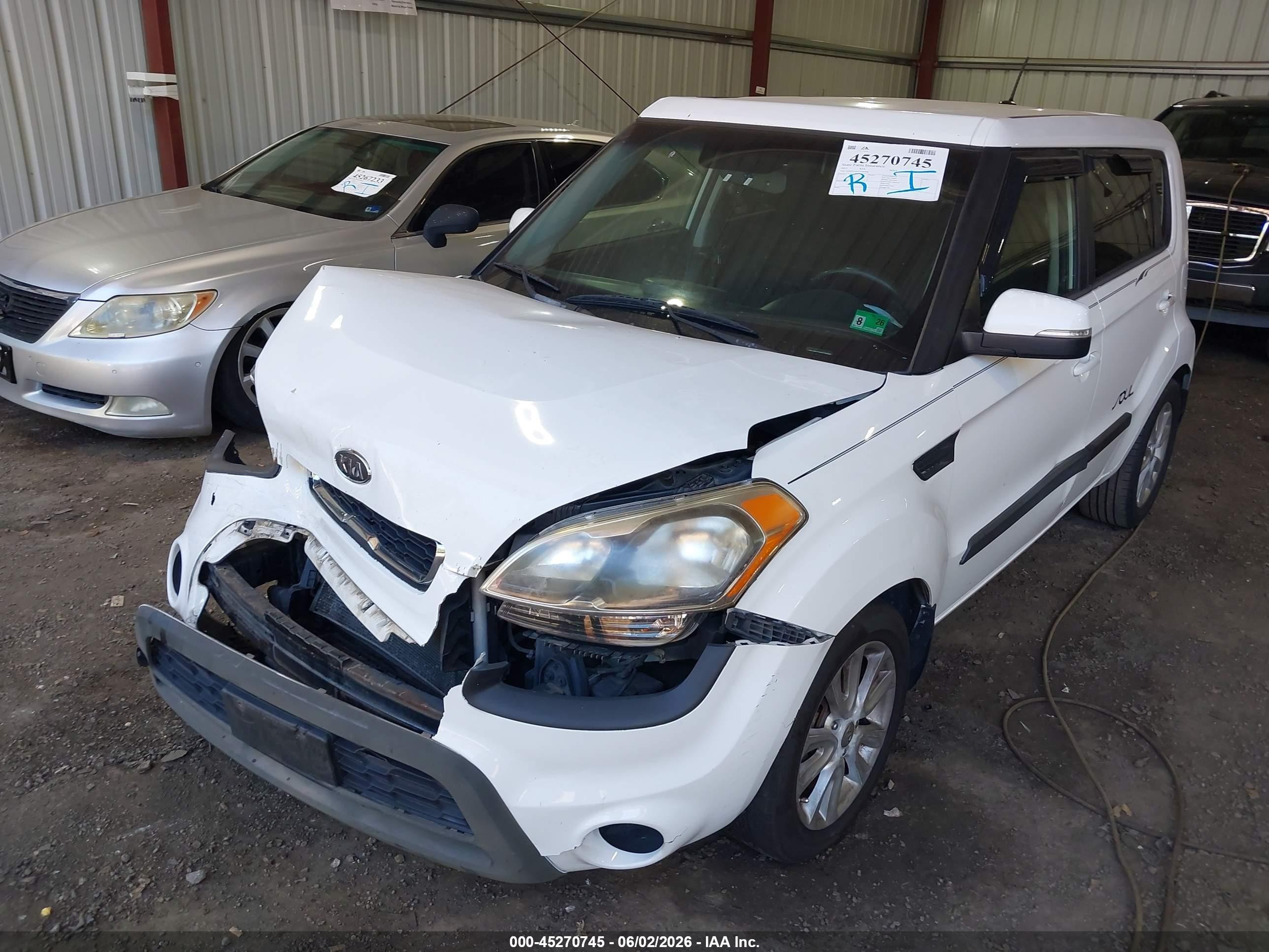 2012 Kia Soul + White vin: KNDJT2A61C7385848