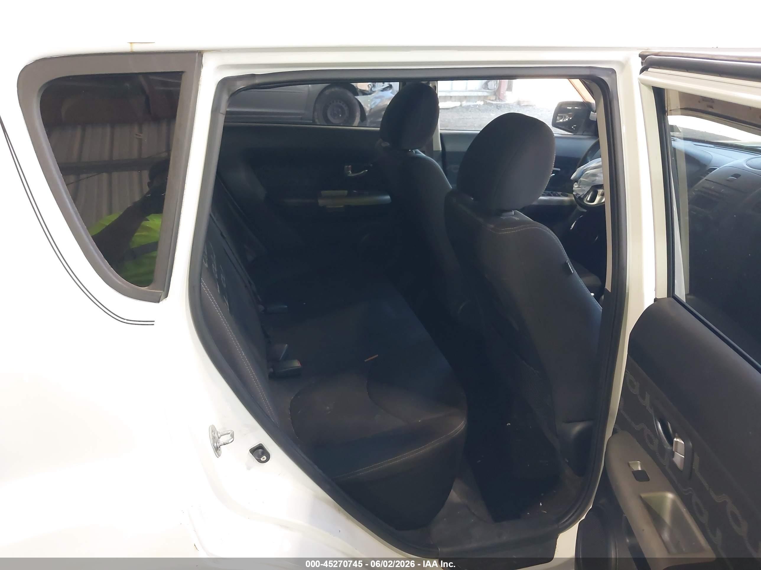 2012 Kia Soul + White vin: KNDJT2A61C7385848