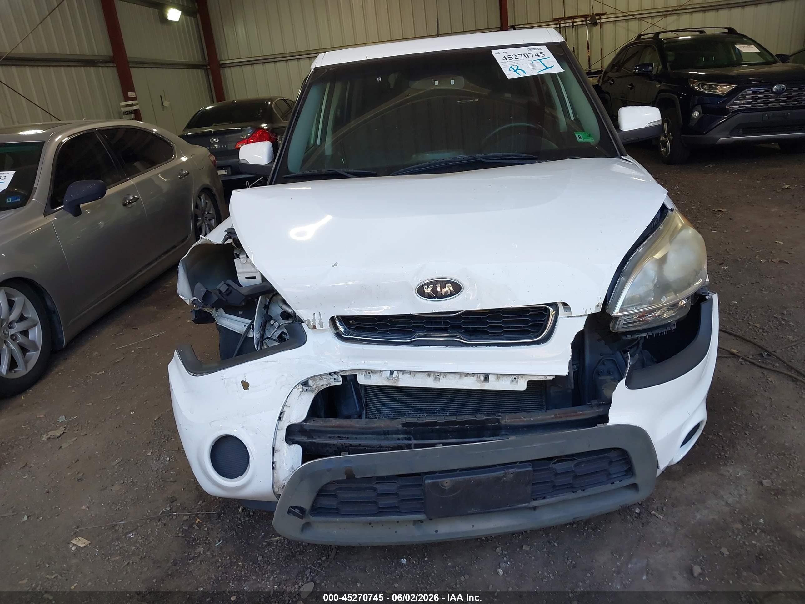 2012 Kia Soul + White vin: KNDJT2A61C7385848