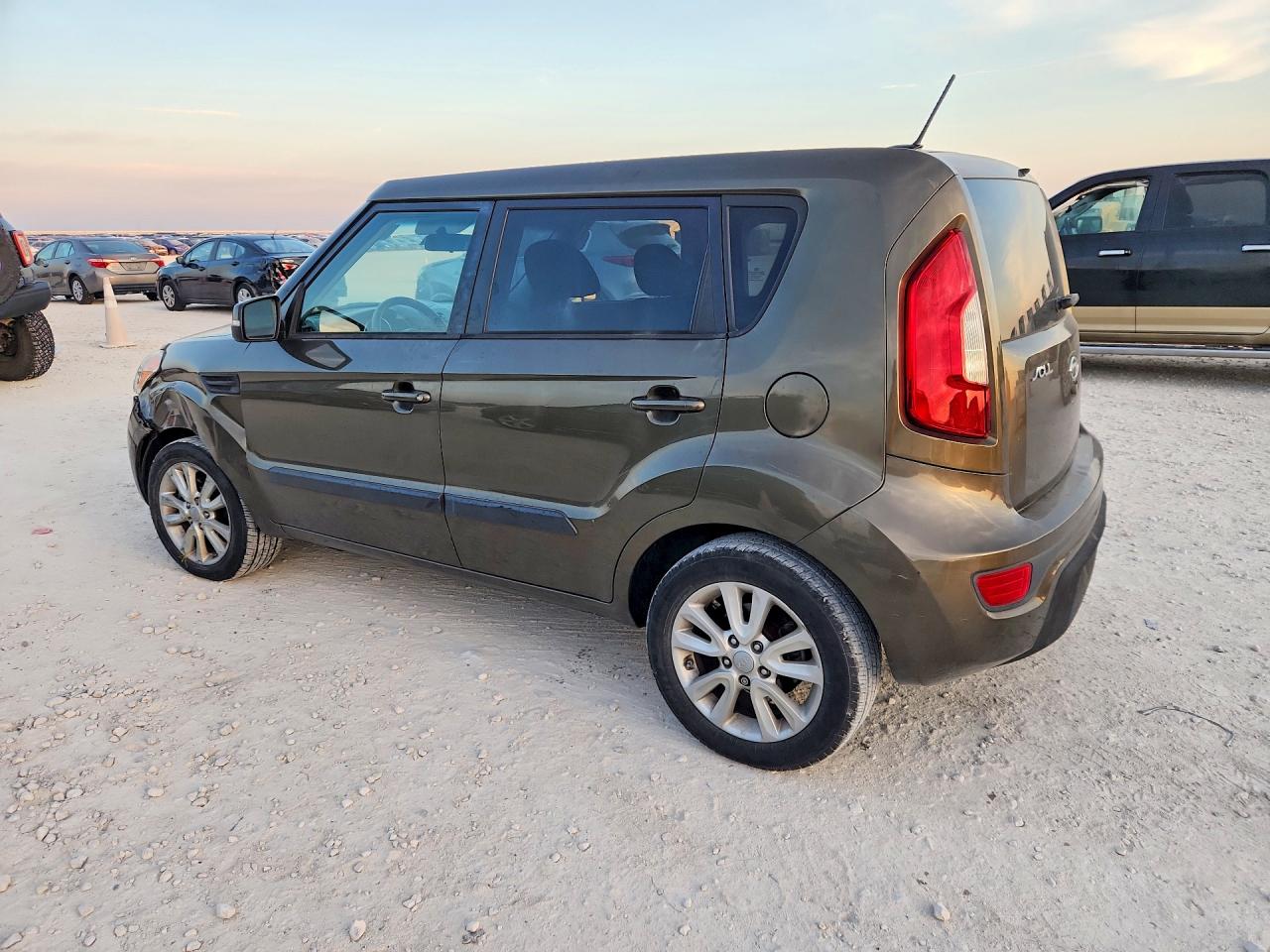 2012 Kia Soul + Green vin: KNDJT2A61C7395747