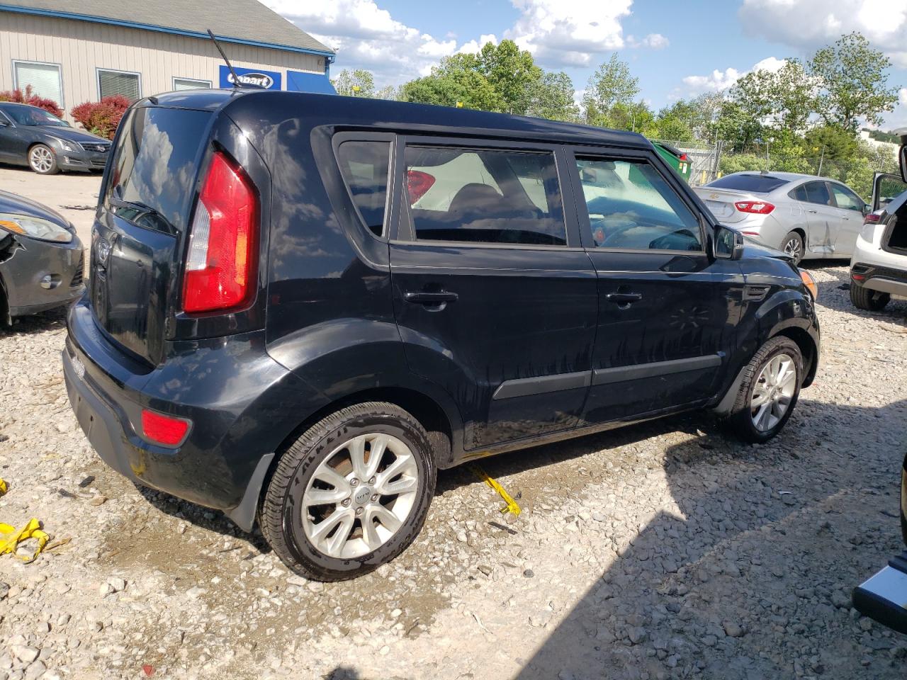 2012 Kia Soul + Black vin: KNDJT2A61C7404169
