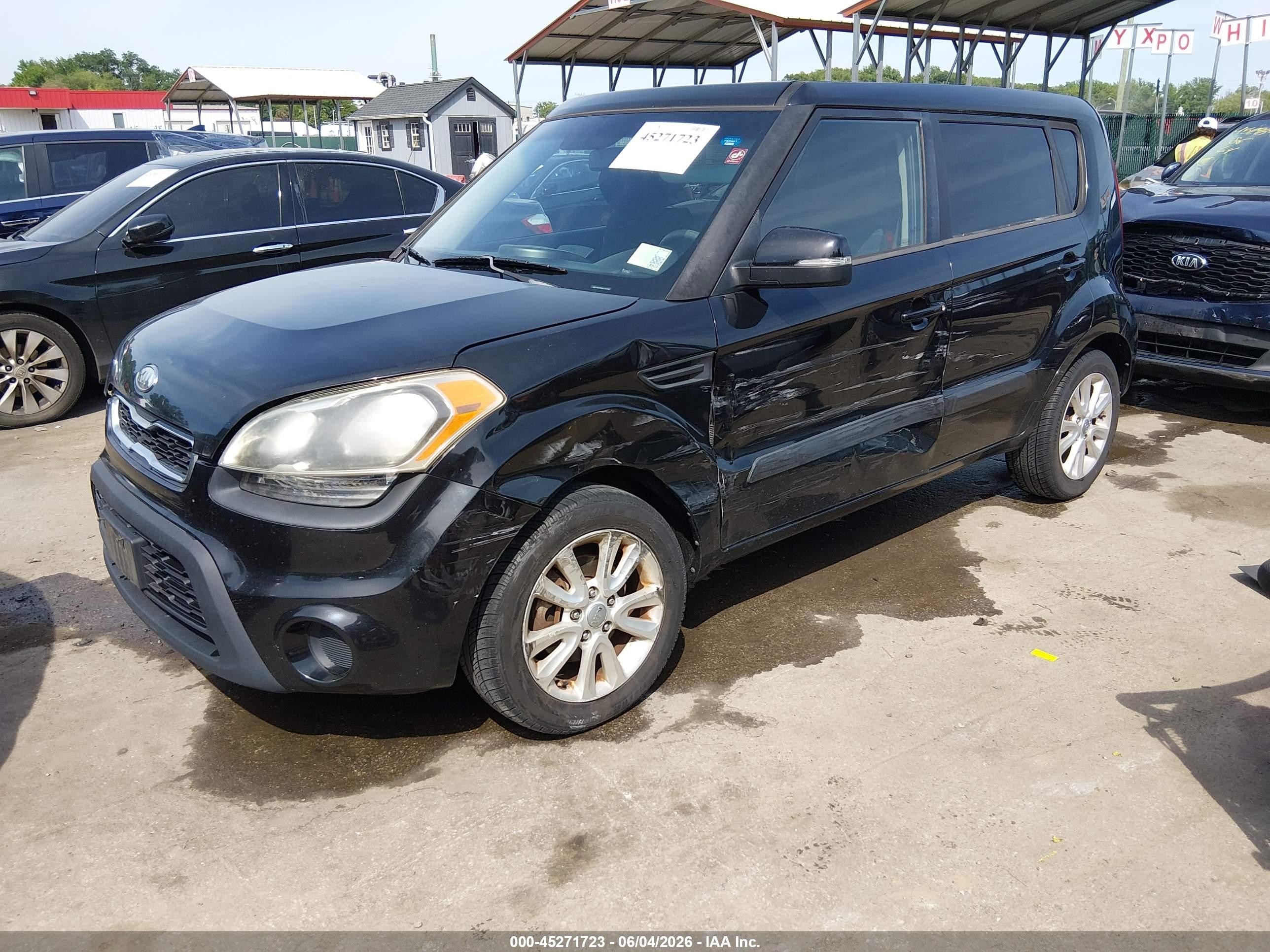 2012 Kia Soul + Black vin: KNDJT2A61C7747032