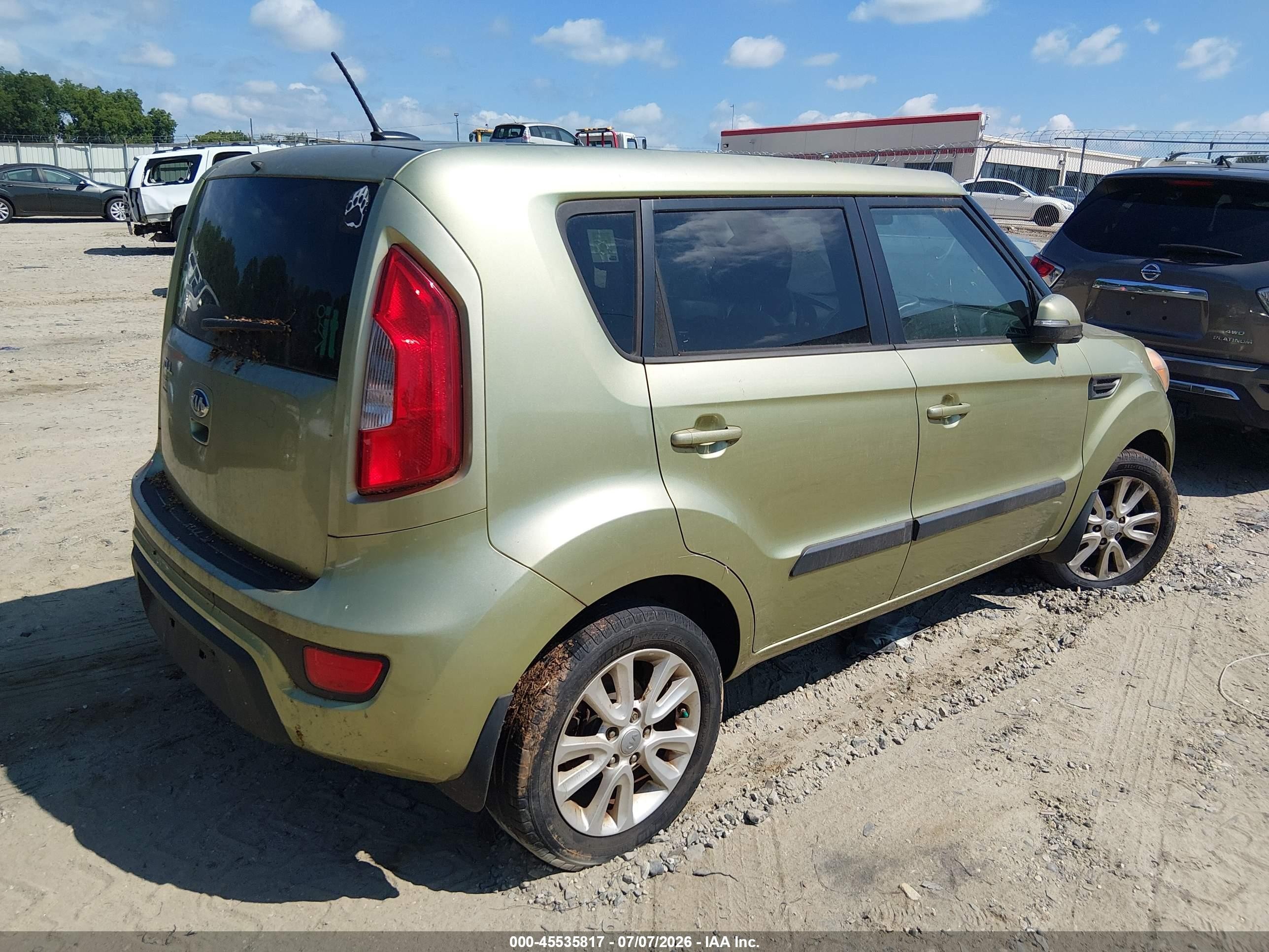 2013 Kia Soul + Green vin: KNDJT2A61D7482159