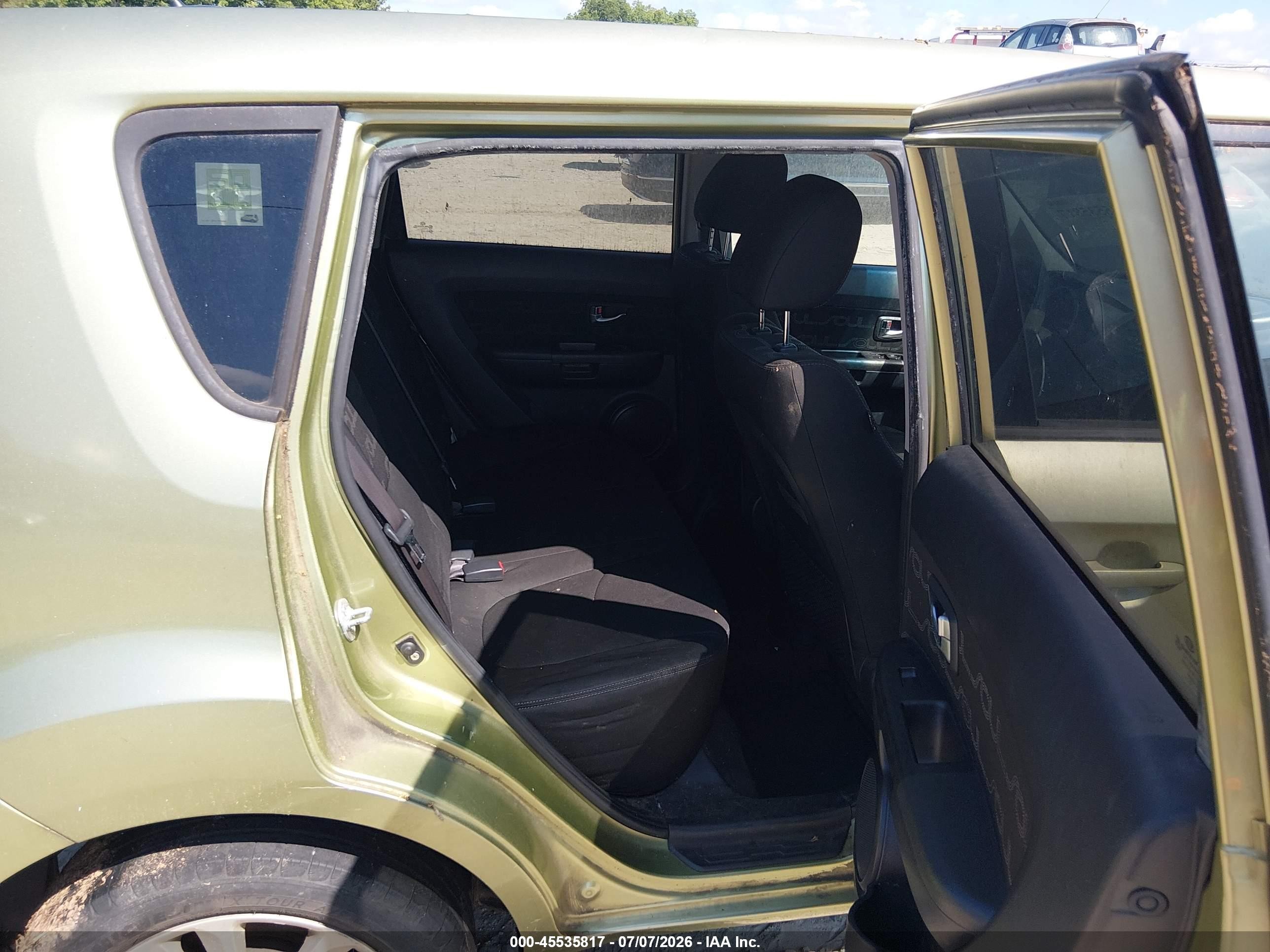 2013 Kia Soul + Green vin: KNDJT2A61D7482159