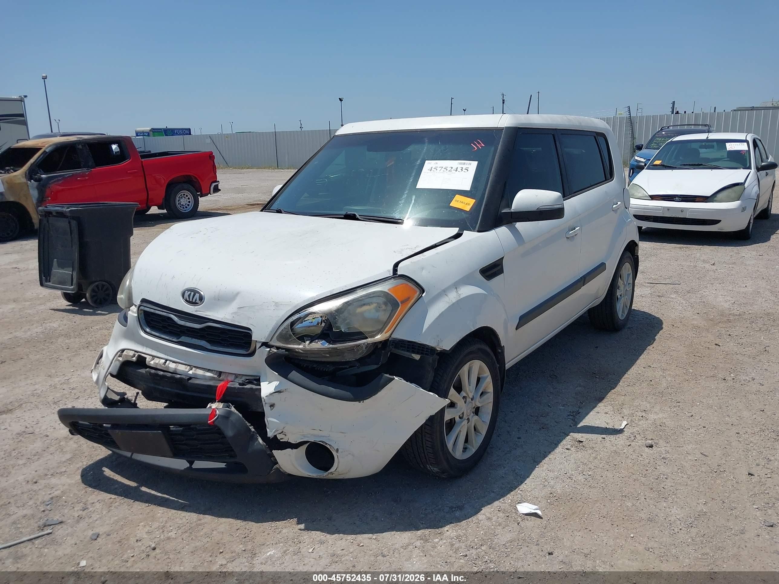 2013 Kia Soul + White vin: KNDJT2A61D7482419