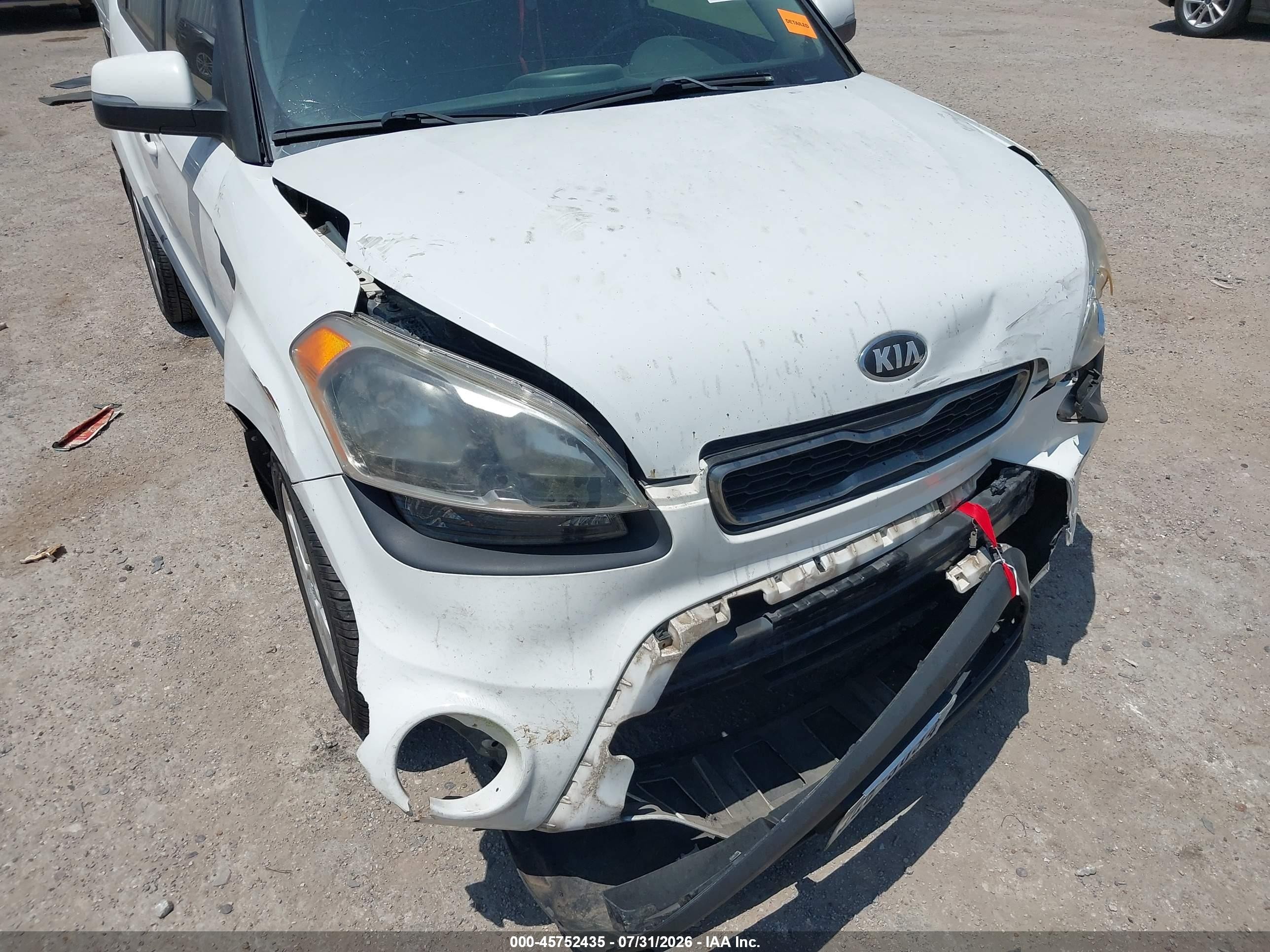 2013 Kia Soul + White vin: KNDJT2A61D7482419