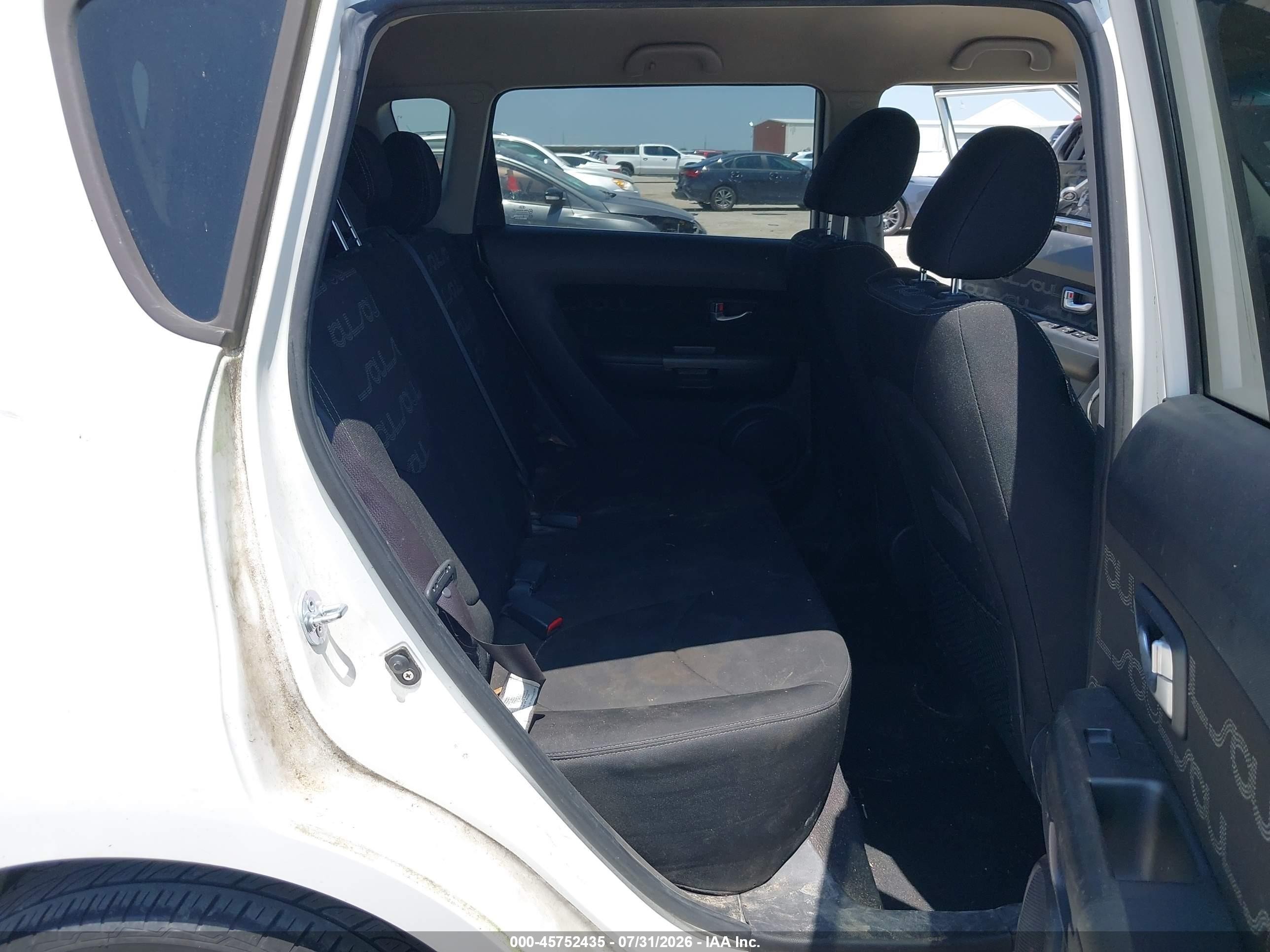 2013 Kia Soul + White vin: KNDJT2A61D7482419