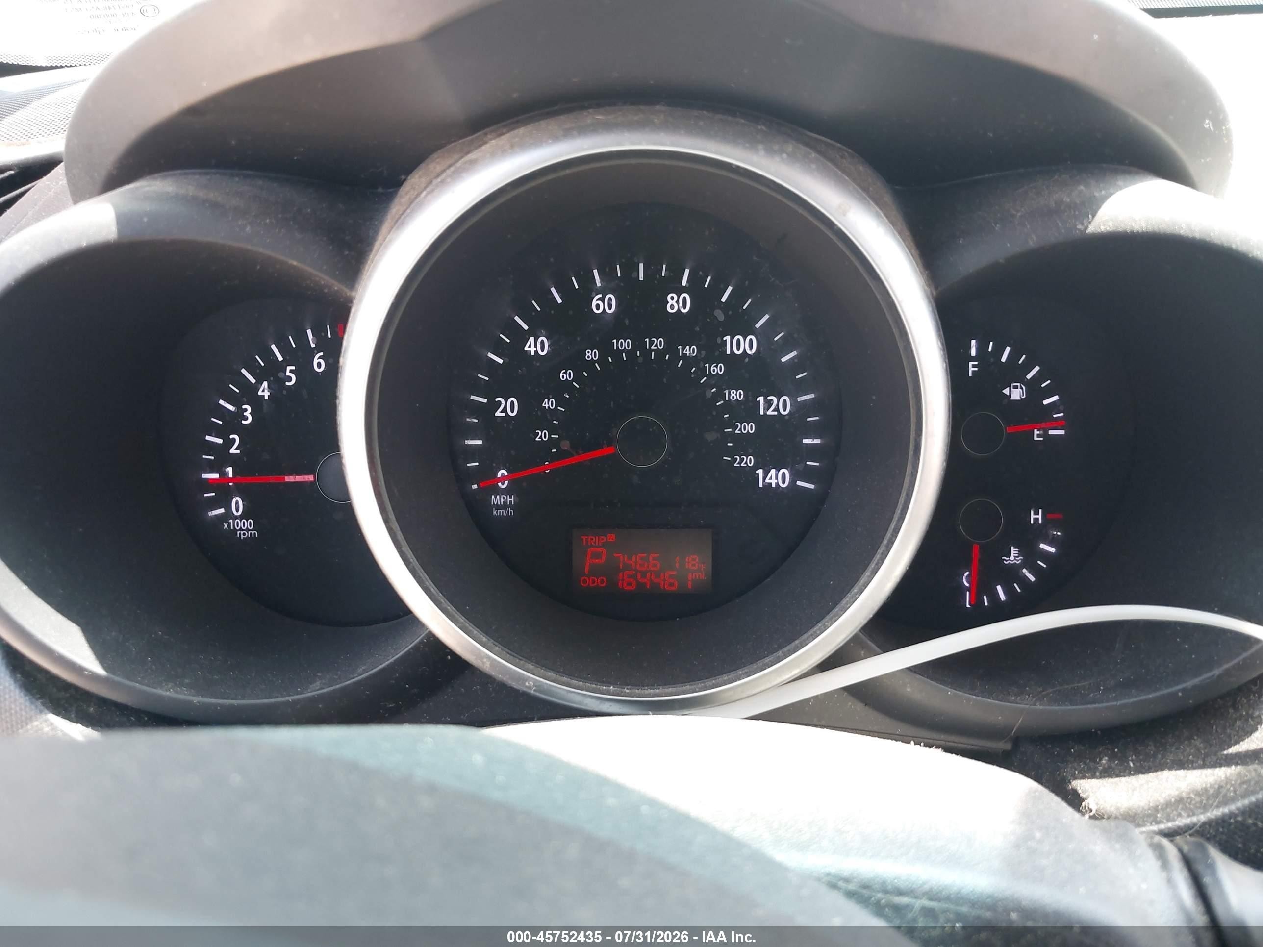 2013 Kia Soul + White vin: KNDJT2A61D7482419