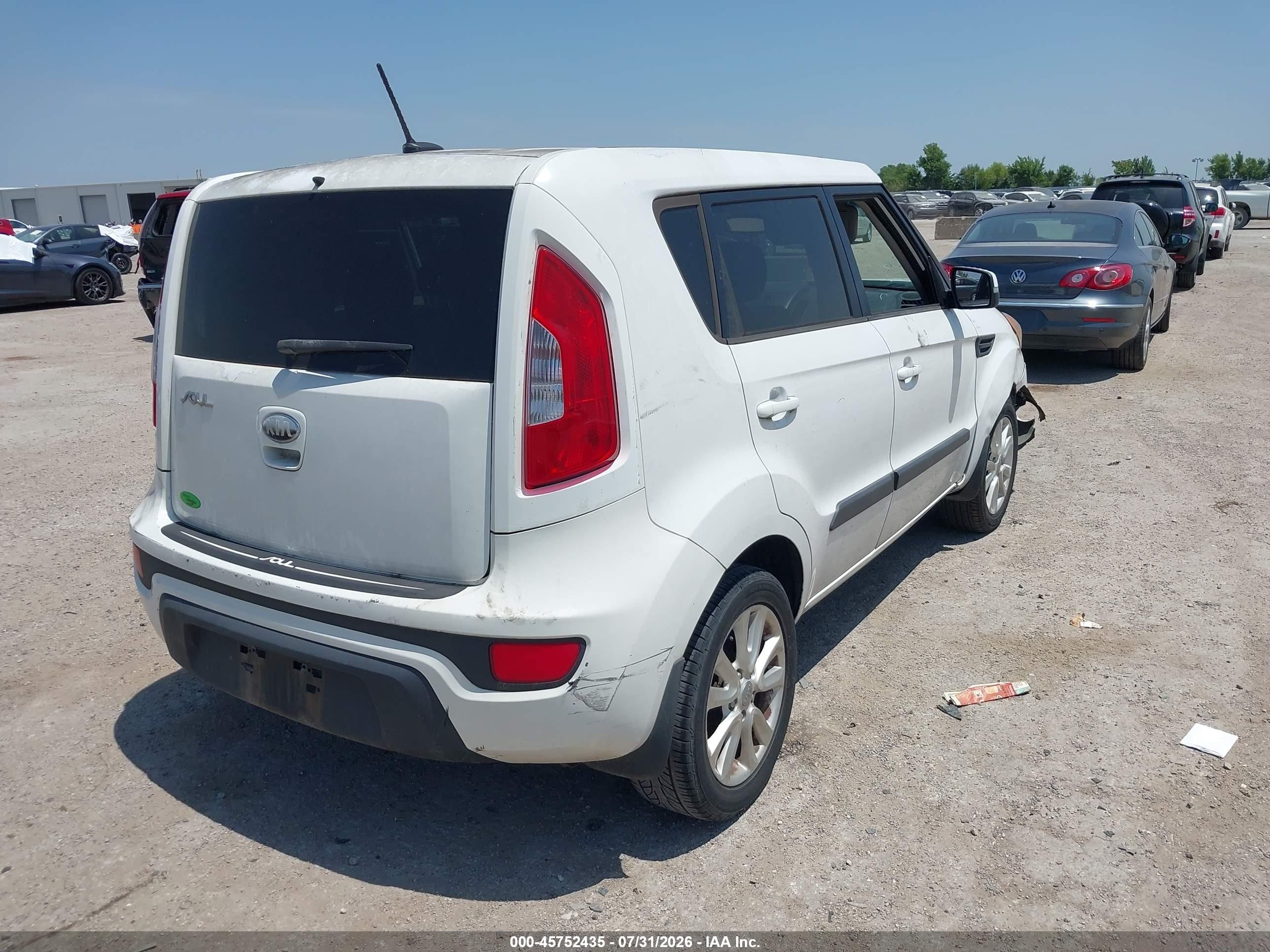 2013 Kia Soul + White vin: KNDJT2A61D7482419