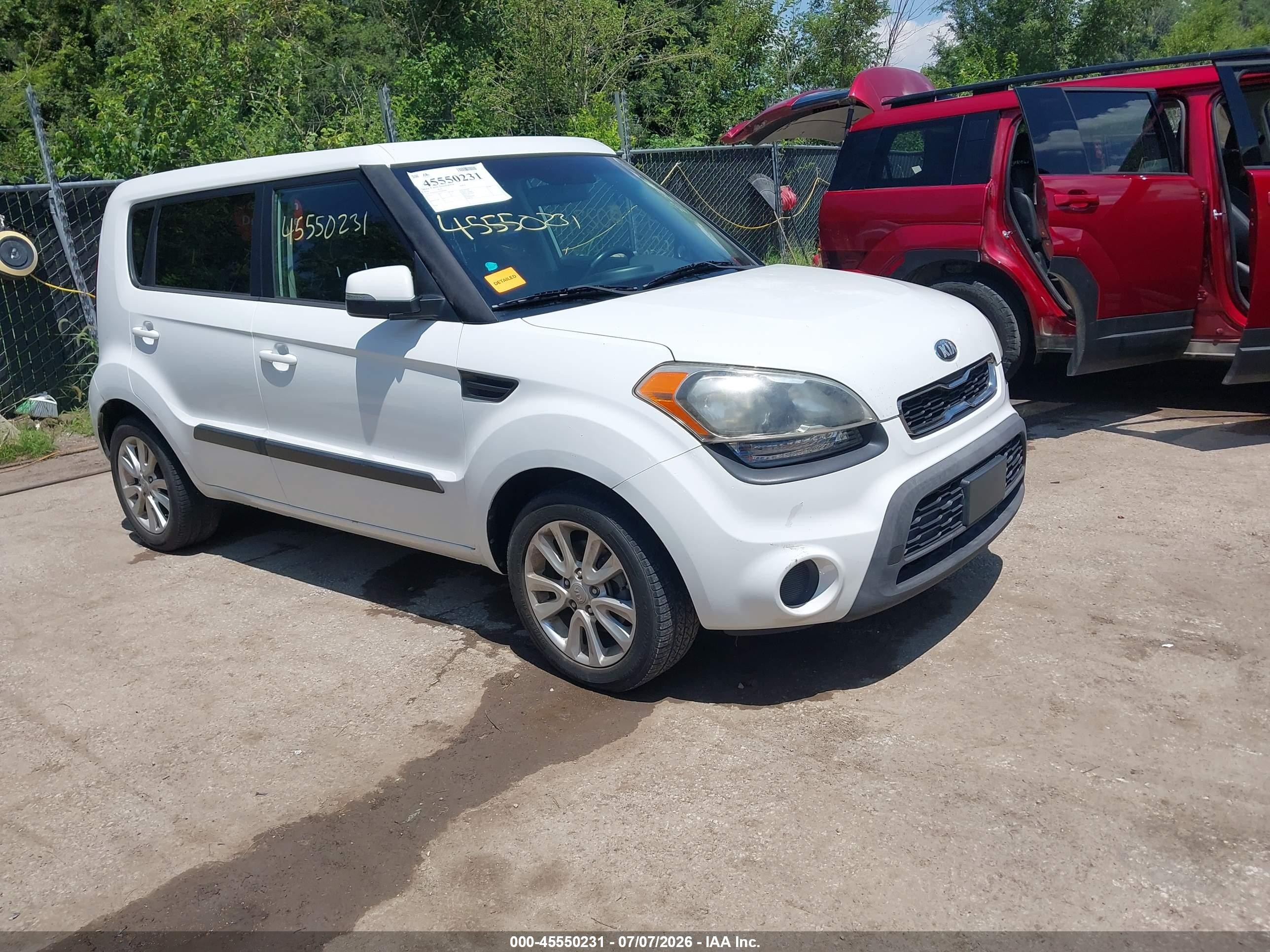 2013 Kia Soul + White vin: KNDJT2A61D7484803