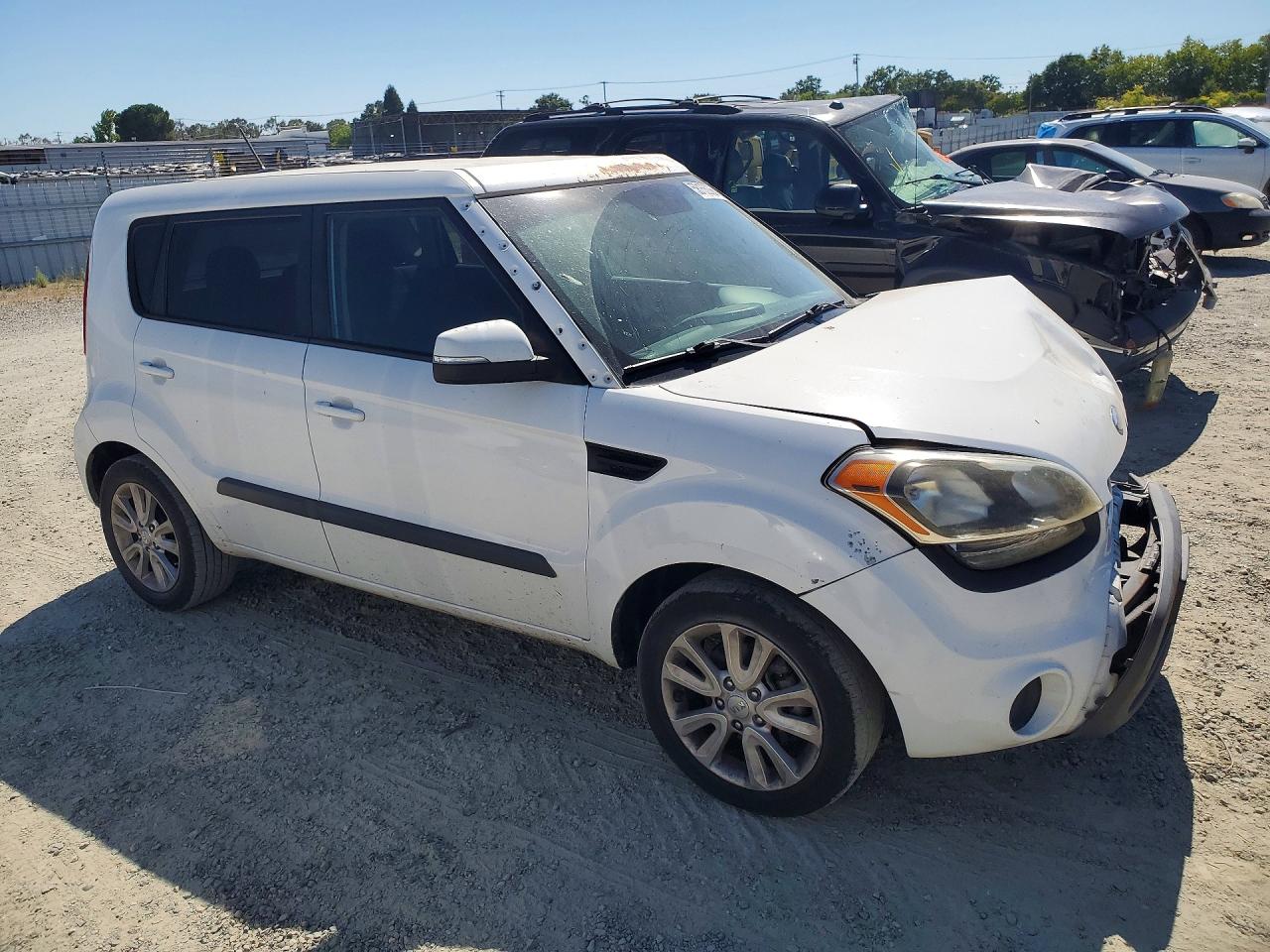 2013 Kia Soul + White vin: KNDJT2A61D7510784