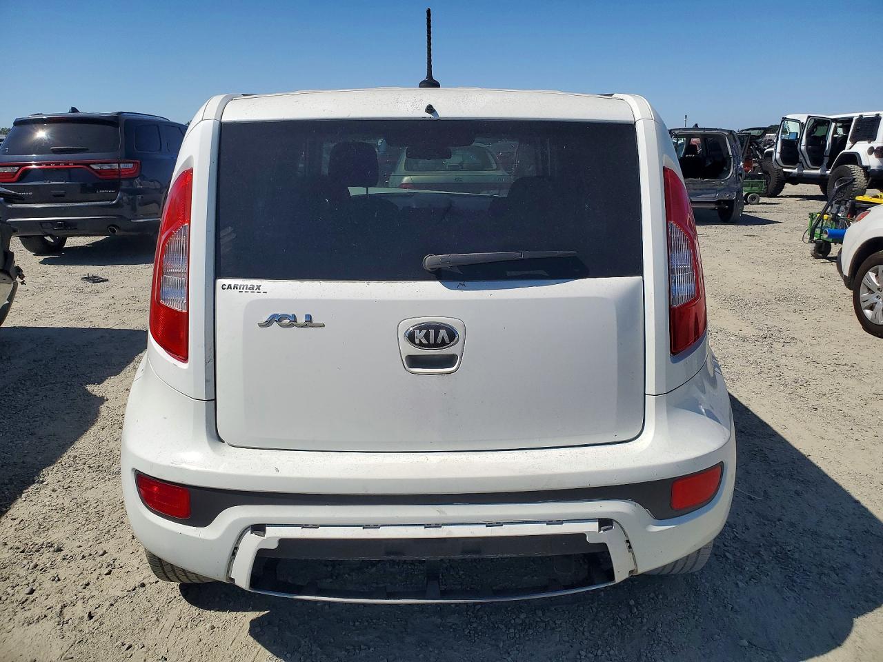 2013 Kia Soul + White vin: KNDJT2A61D7510784