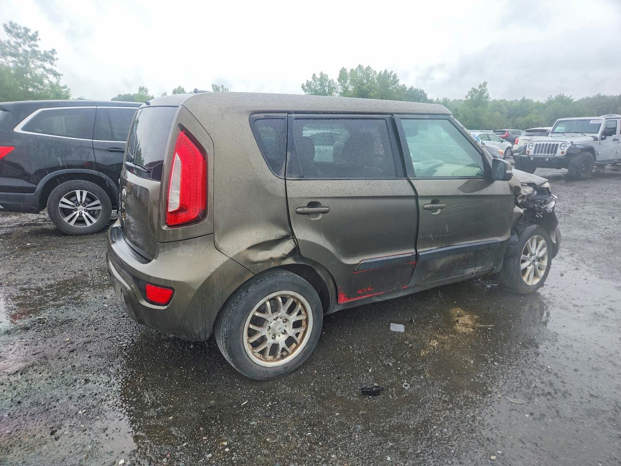 2013 Kia Soul ! Green vin: KNDJT2A61D7575375