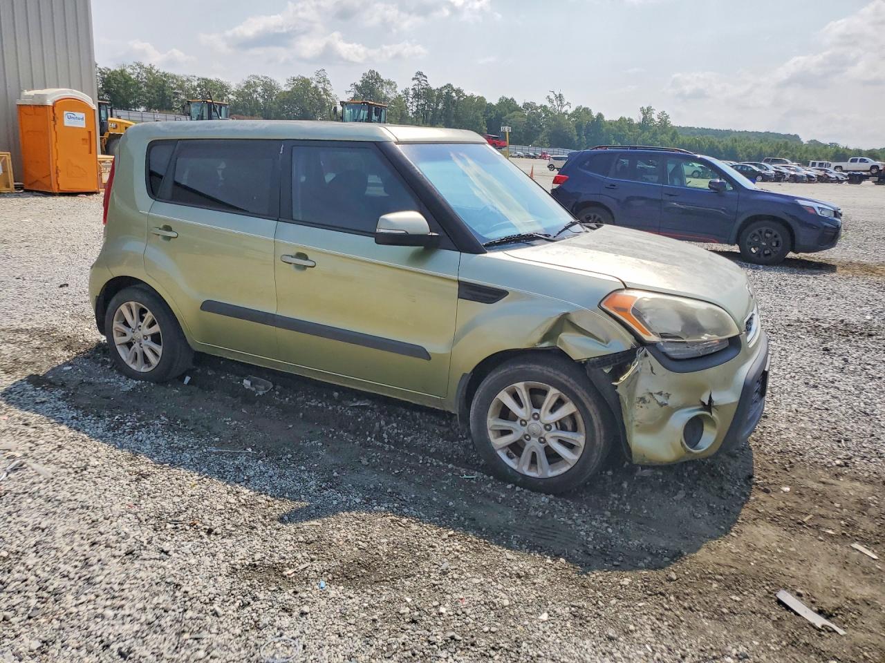 2013 Kia Soul + Green vin: KNDJT2A61D7581628