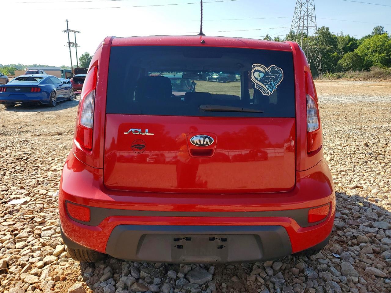 2013 Kia Soul + Red vin: KNDJT2A61D7590345