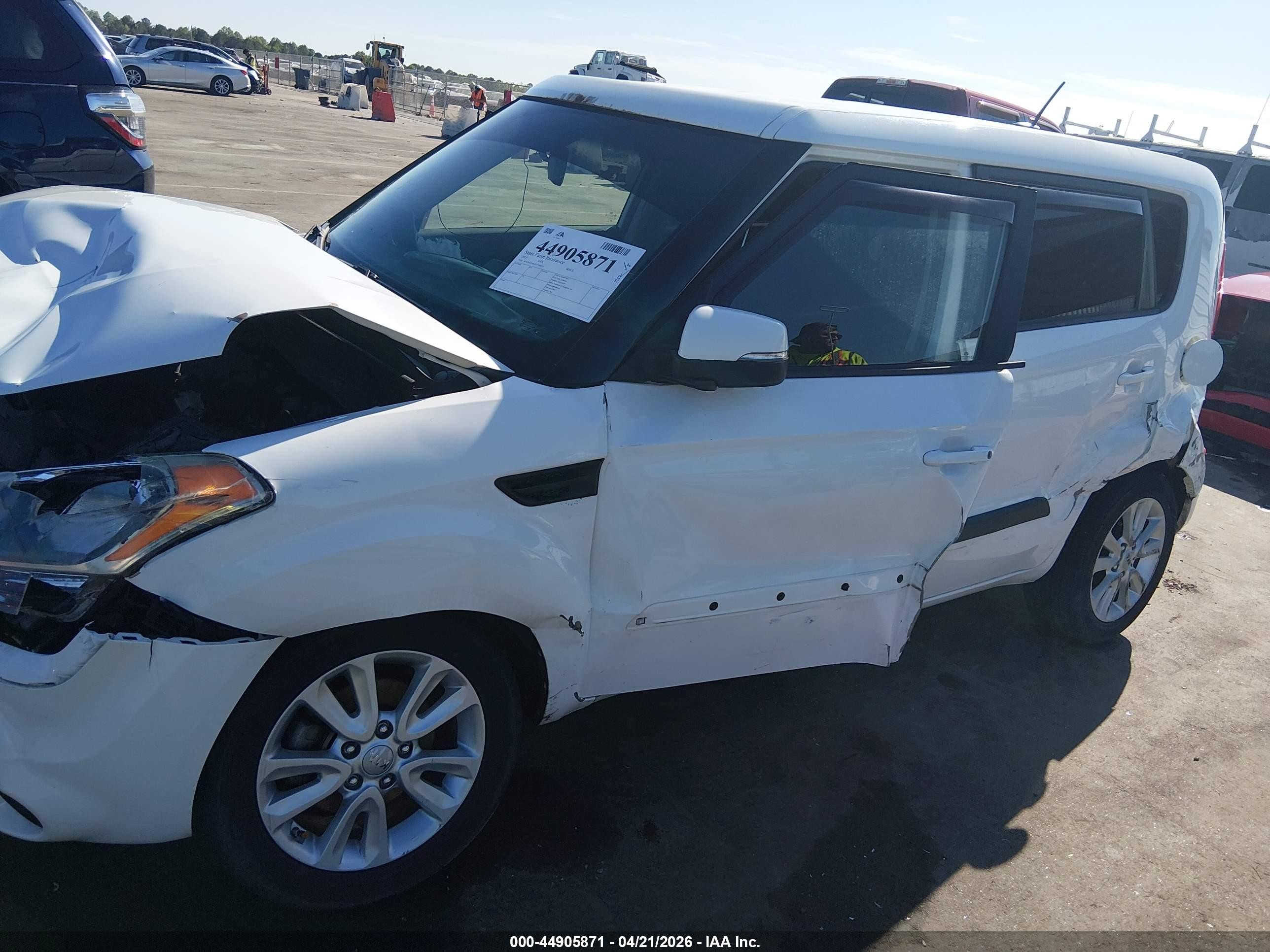 2013 Kia Soul + White vin: KNDJT2A61D7766035