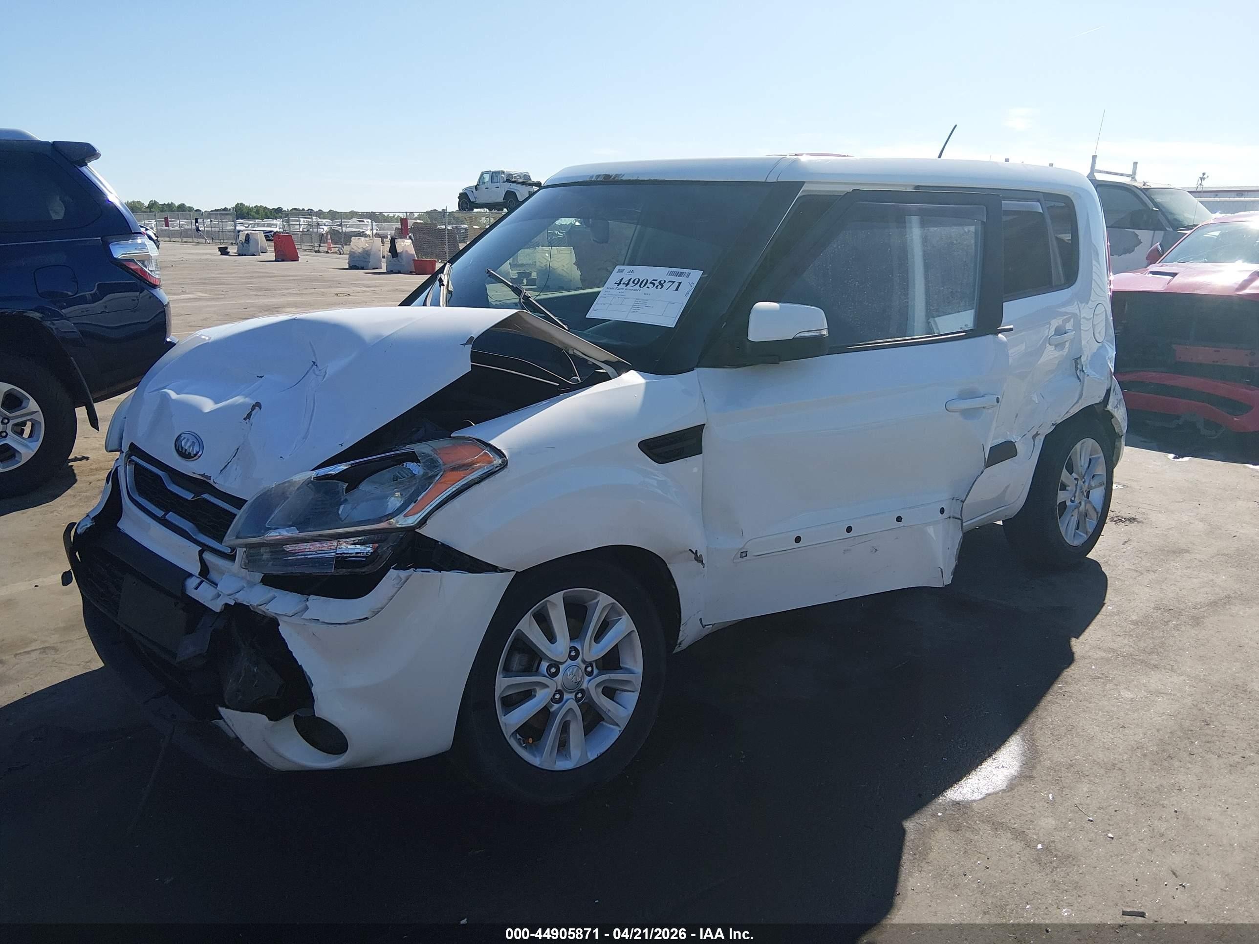 2013 Kia Soul + White vin: KNDJT2A61D7766035
