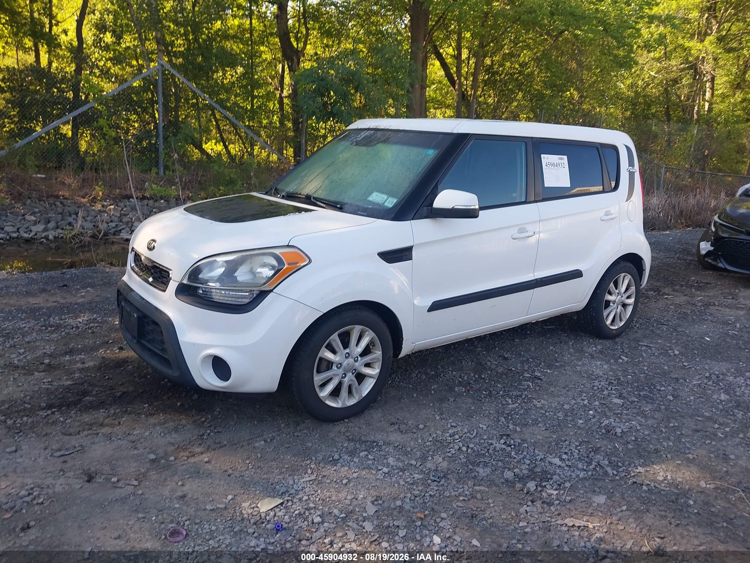 2013 Kia Soul + White vin: KNDJT2A61D7766357