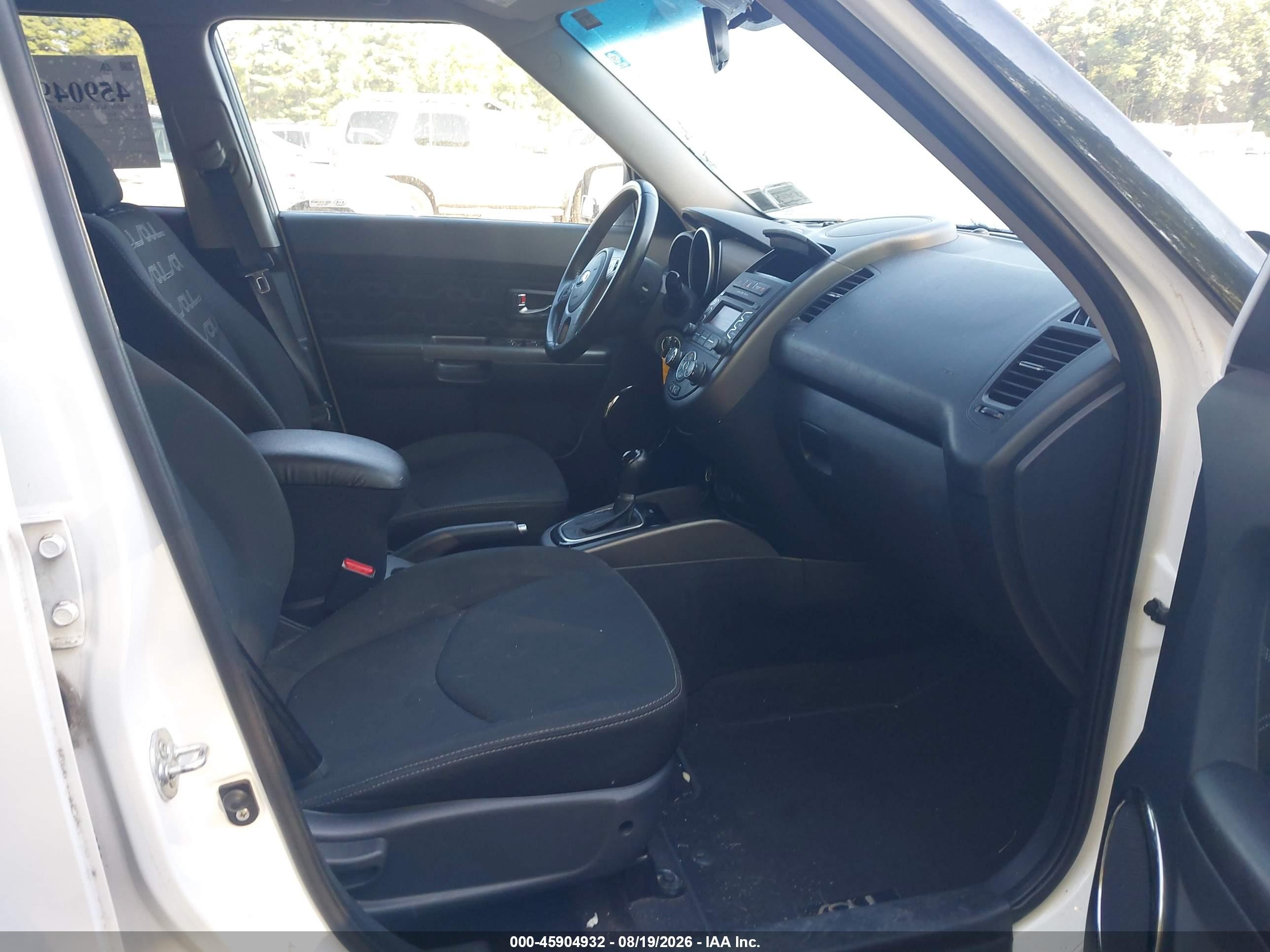2013 Kia Soul + White vin: KNDJT2A61D7766357