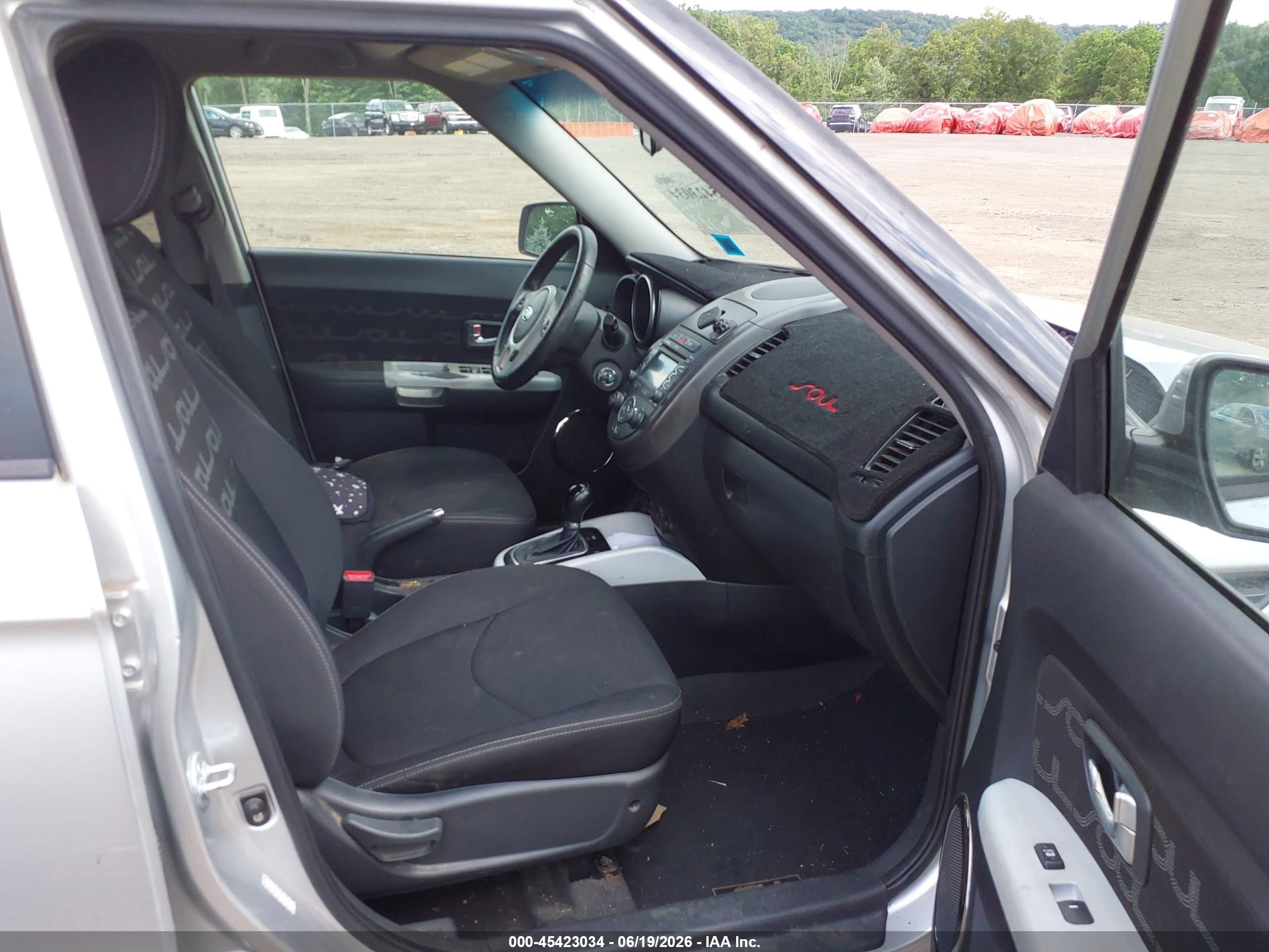 2012 Kia Soul + Silver vin: KNDJT2A62C7365429