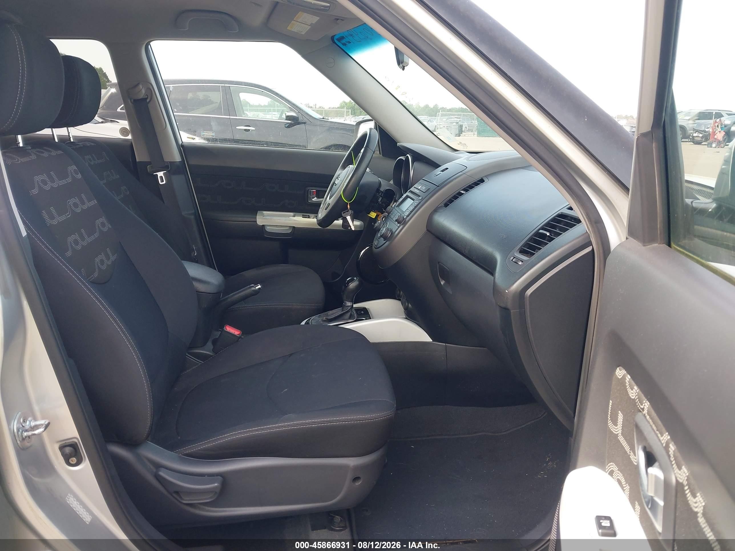 2012 Kia Soul + Серебряный vin: KNDJT2A62C7379346