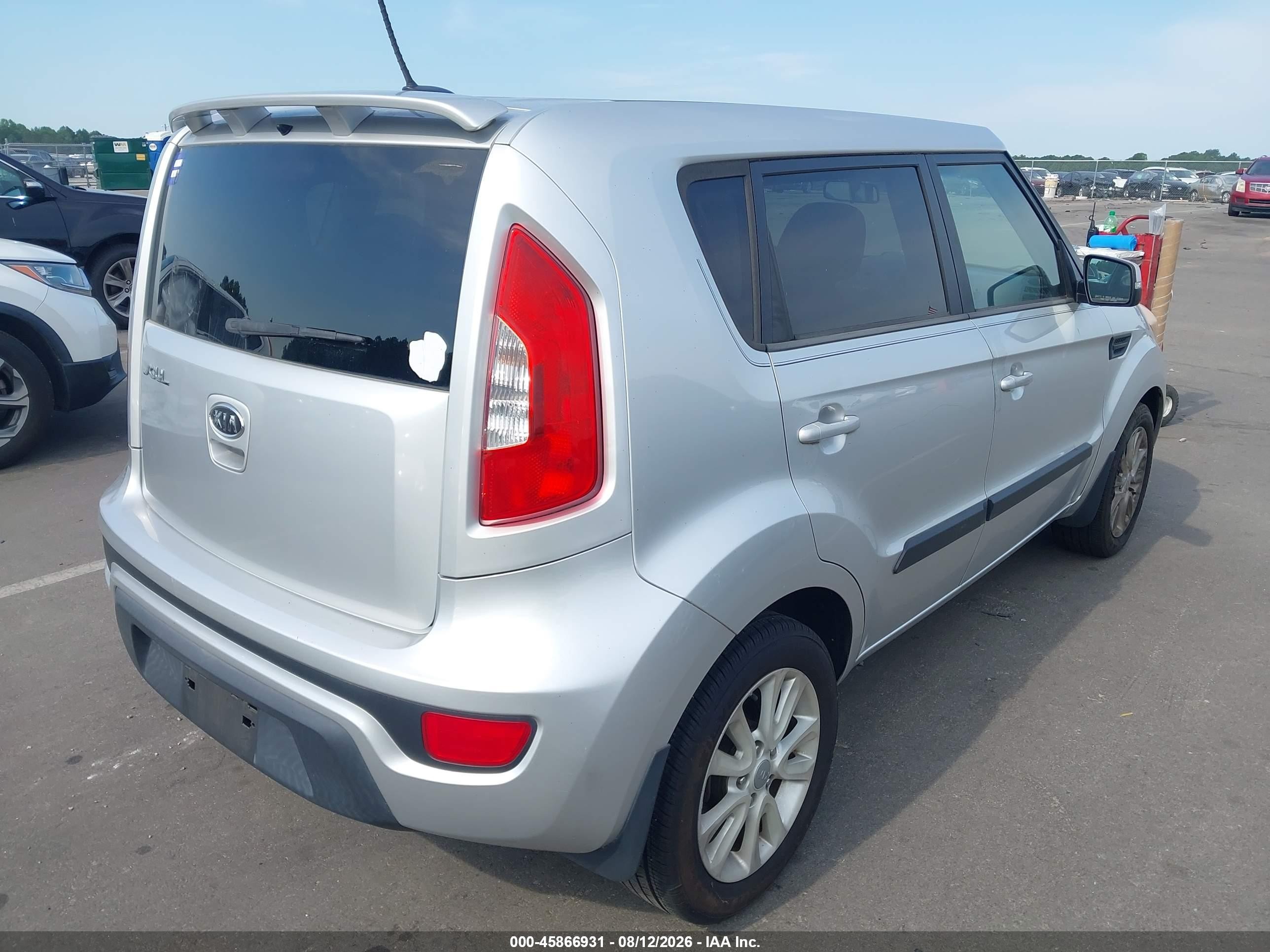 2012 Kia Soul + Серебряный vin: KNDJT2A62C7379346