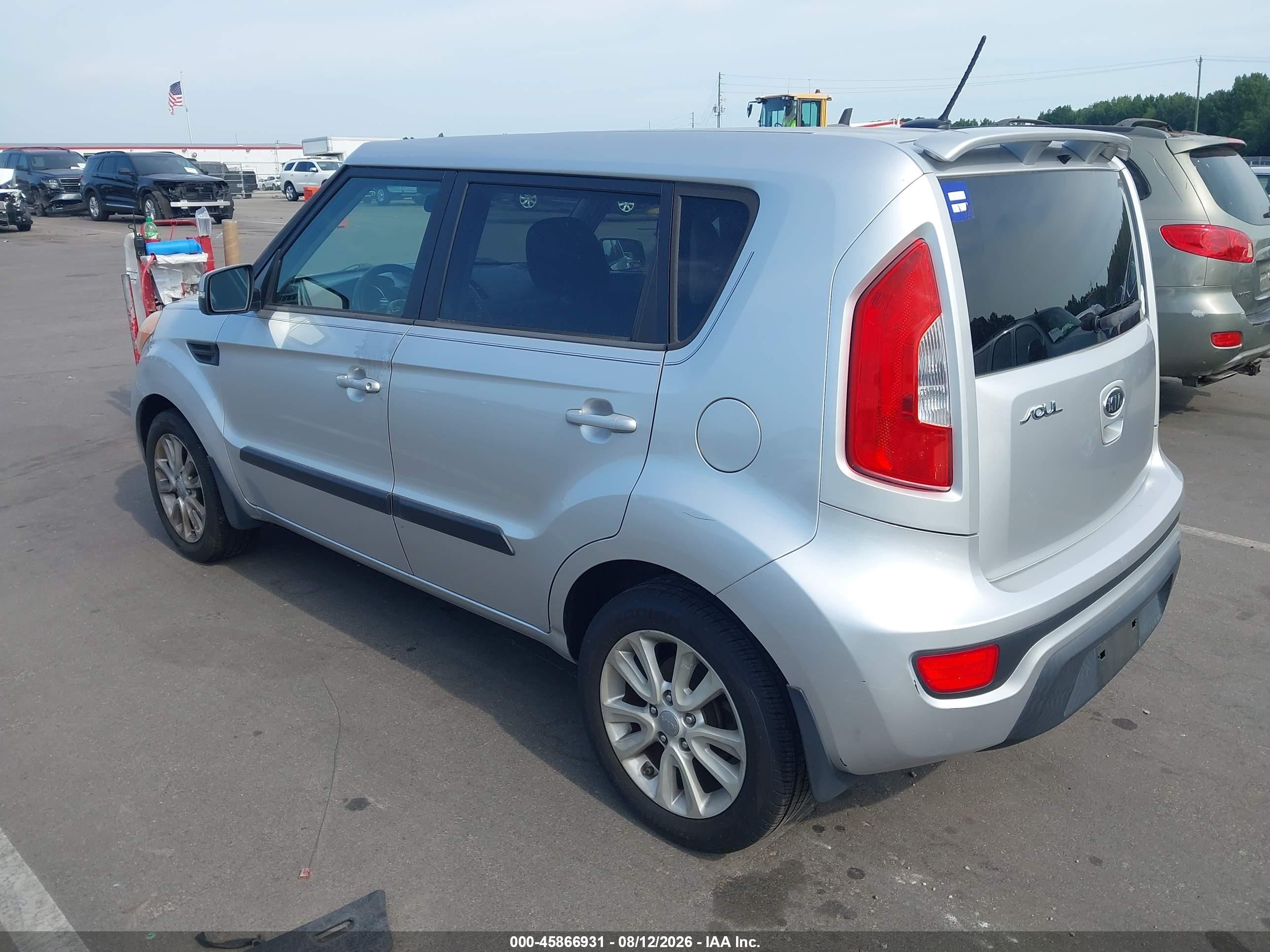 2012 Kia Soul + Серебряный vin: KNDJT2A62C7379346