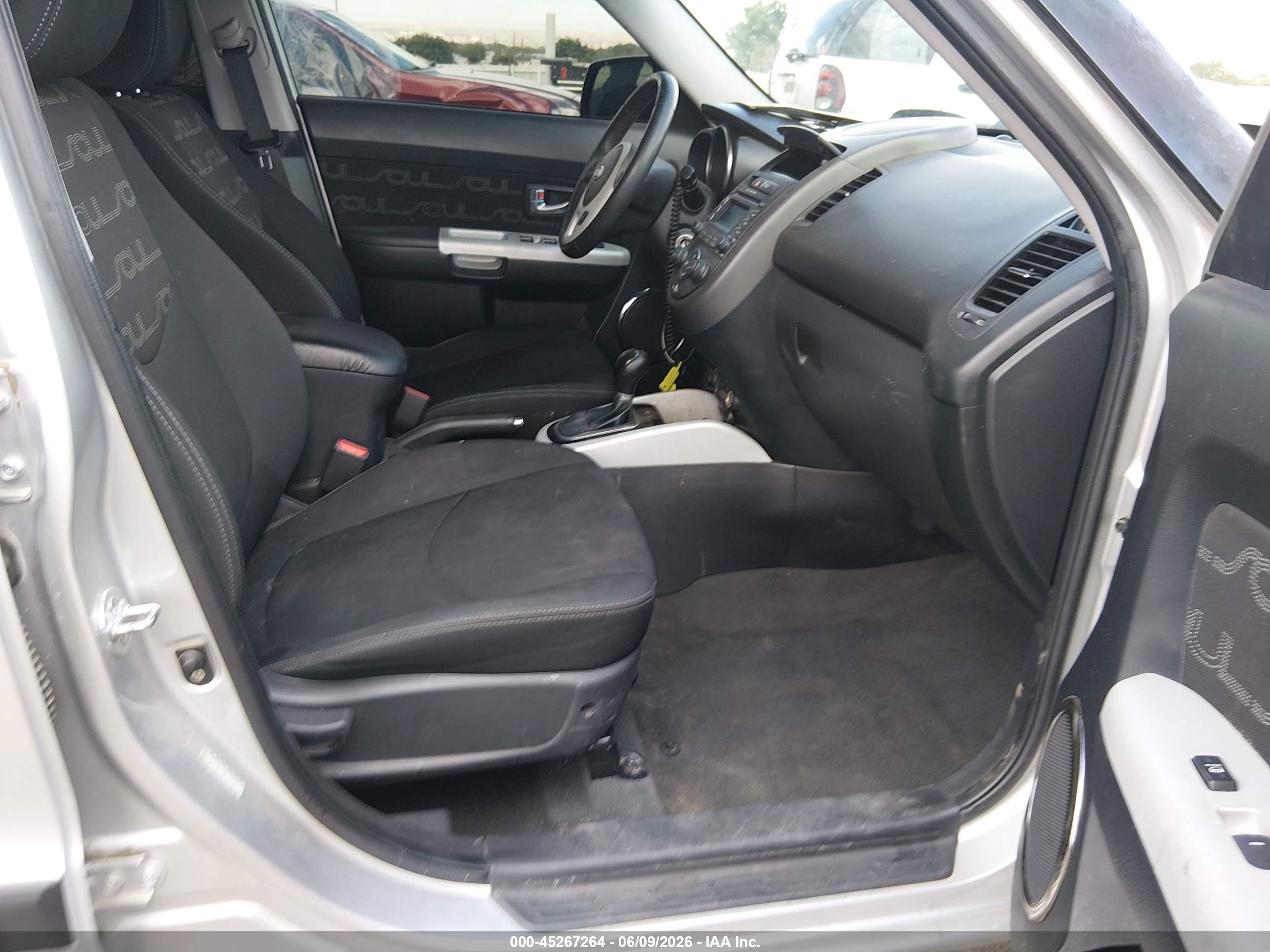 2012 Kia Soul + Silver vin: KNDJT2A62C7382893