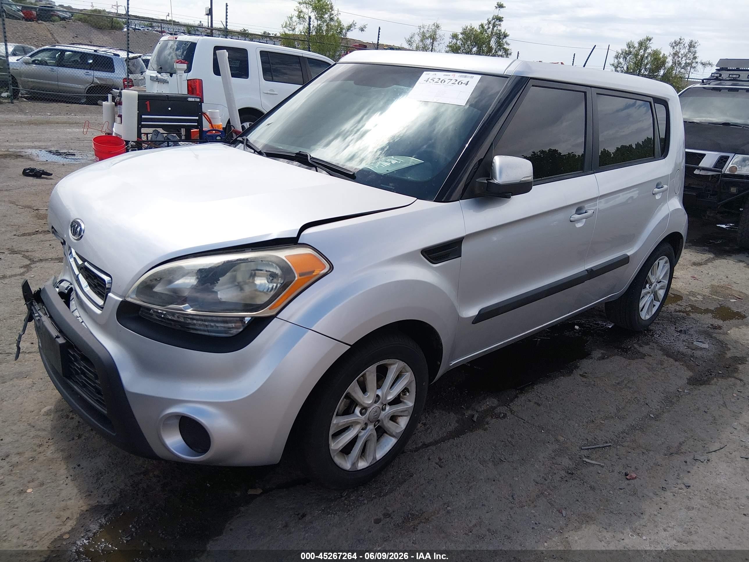 2012 Kia Soul + Silver vin: KNDJT2A62C7382893