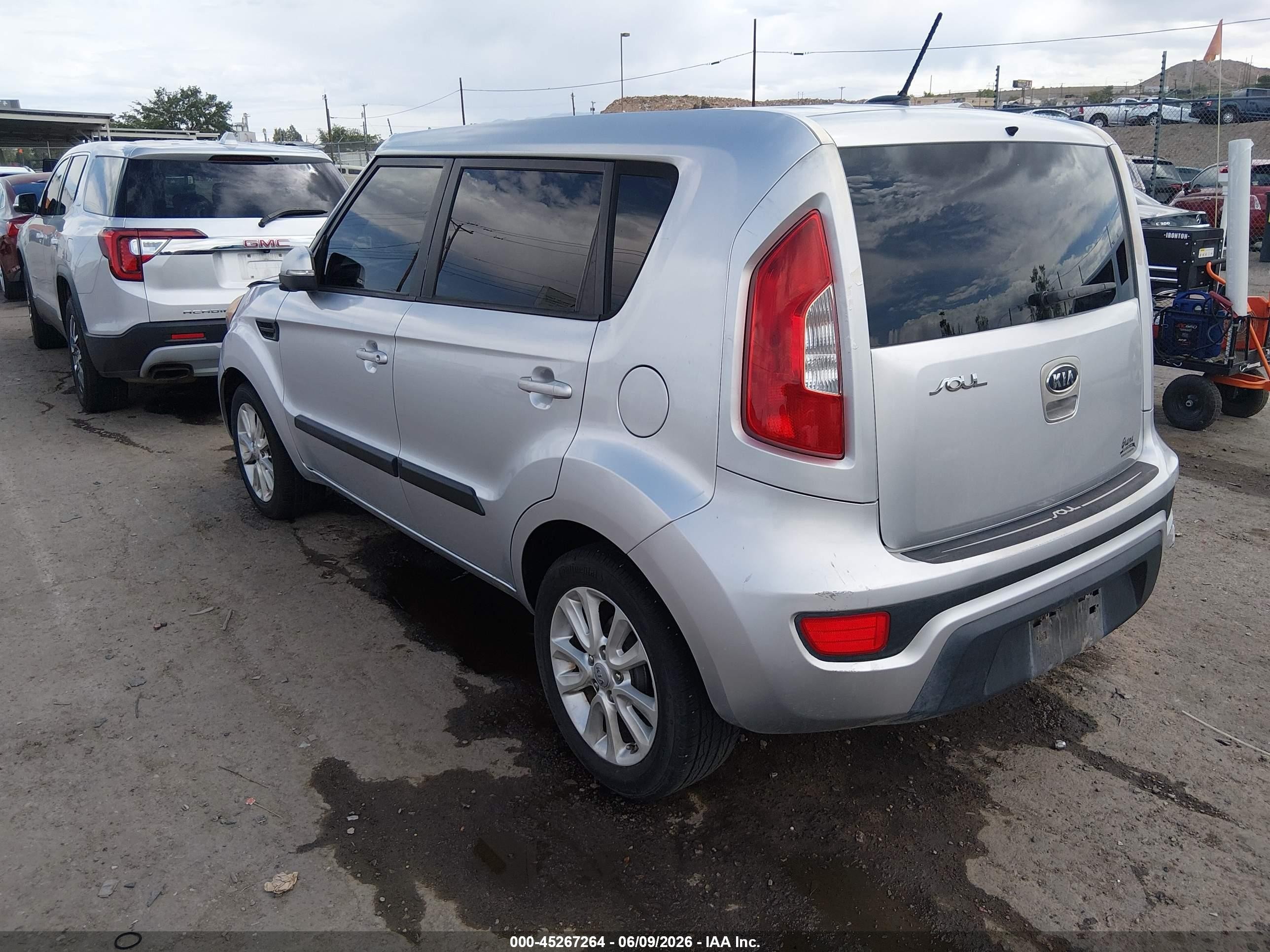 2012 Kia Soul + Silver vin: KNDJT2A62C7382893