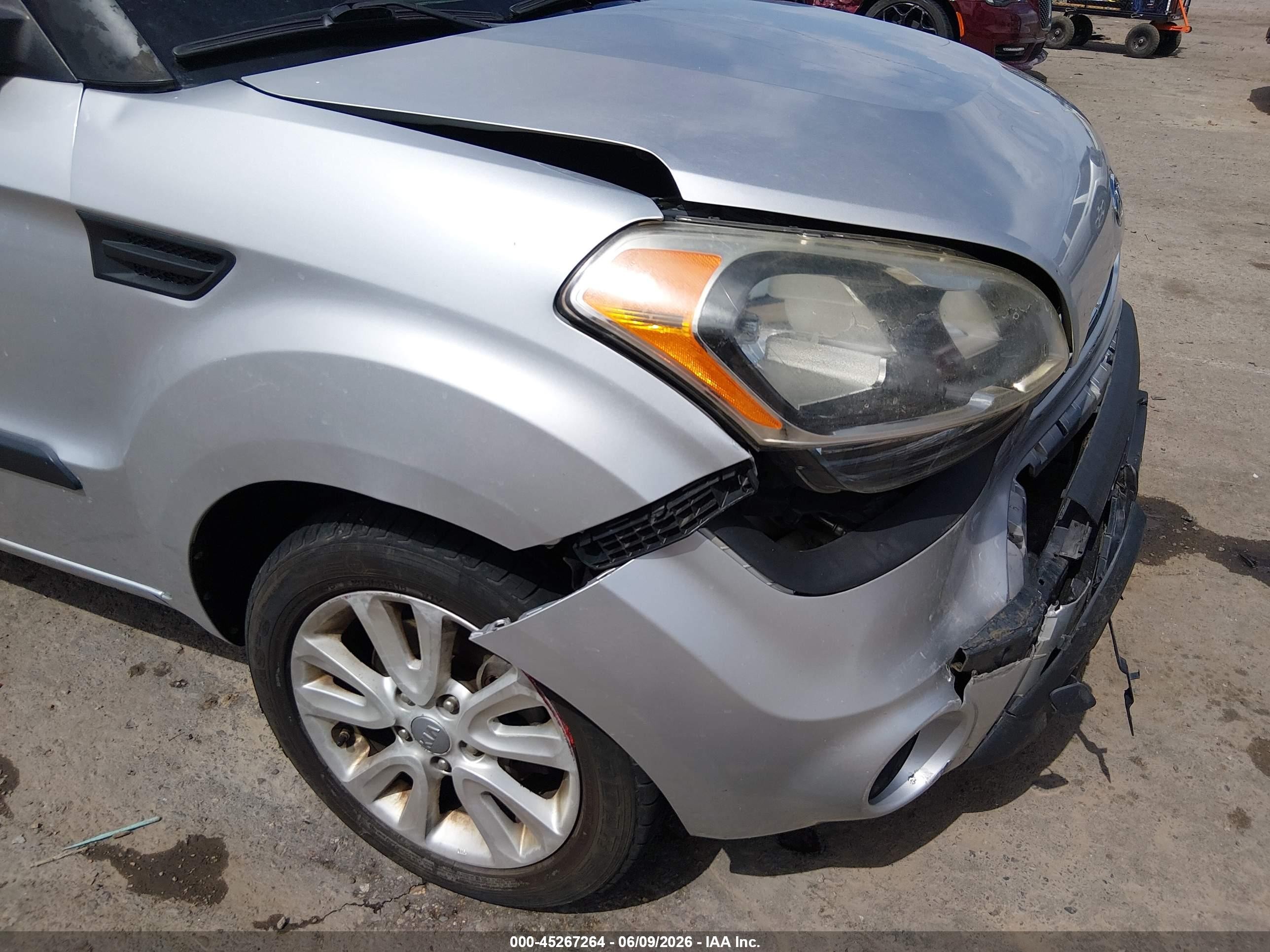 2012 Kia Soul + Silver vin: KNDJT2A62C7382893