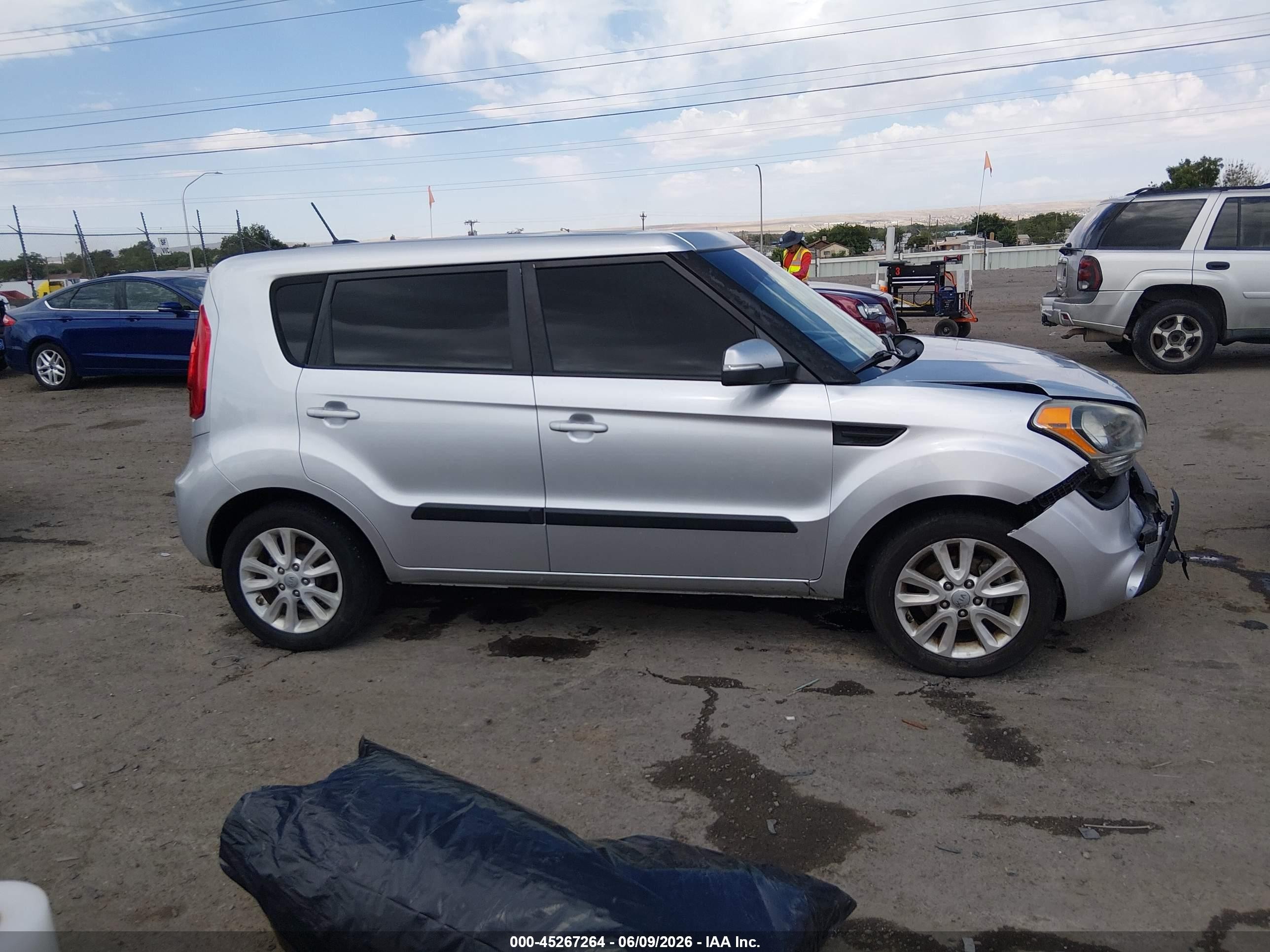 2012 Kia Soul + Silver vin: KNDJT2A62C7382893