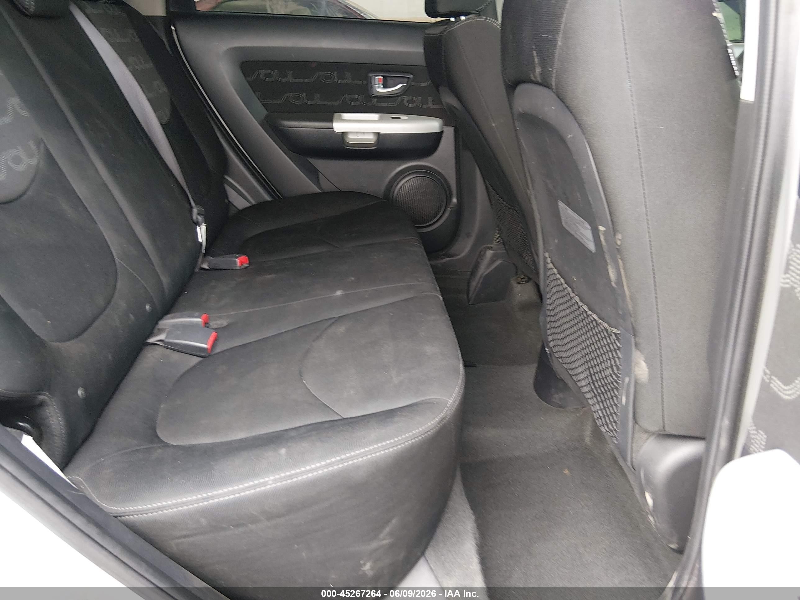 2012 Kia Soul + Silver vin: KNDJT2A62C7382893