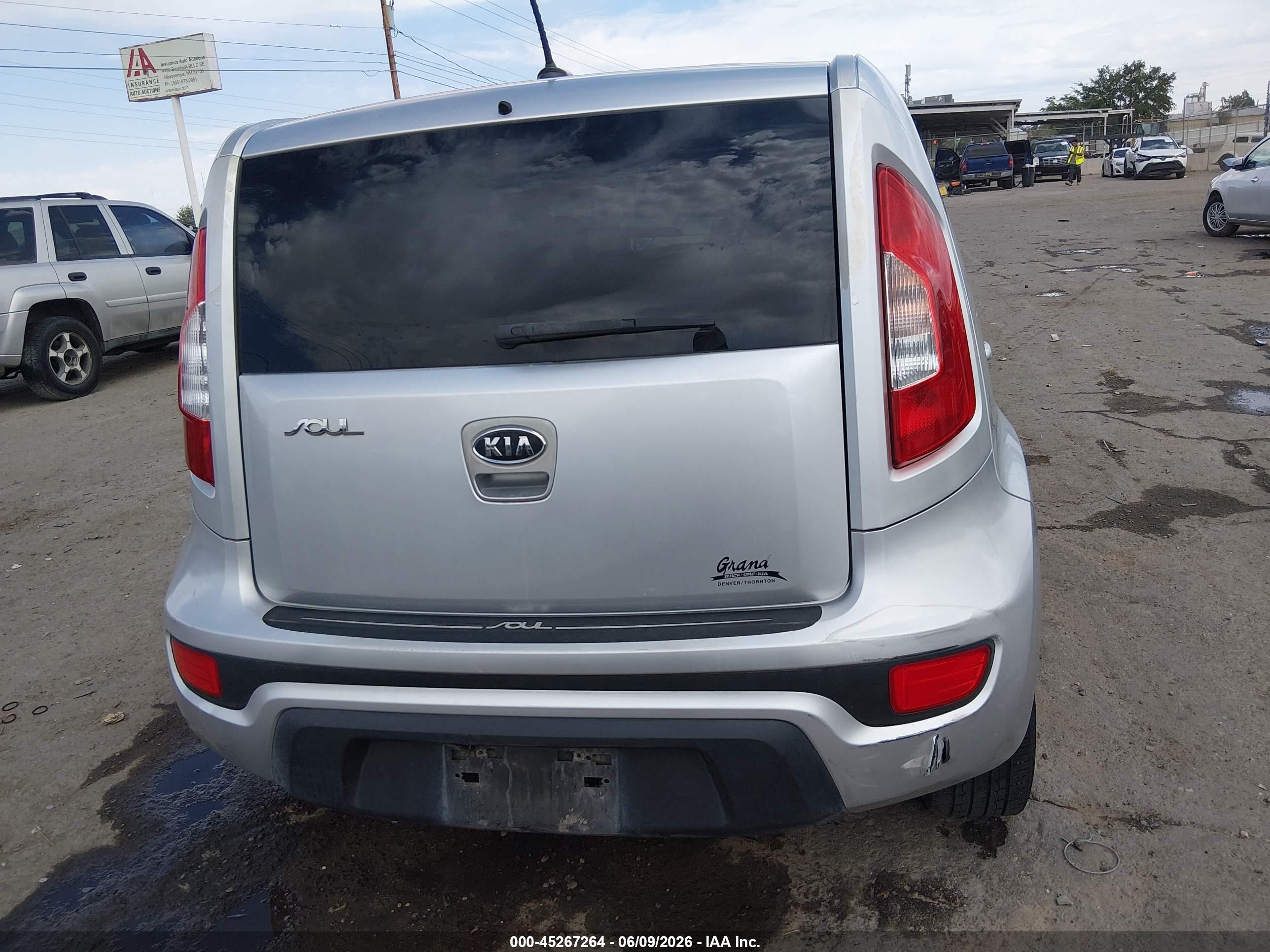 2012 Kia Soul + Silver vin: KNDJT2A62C7382893