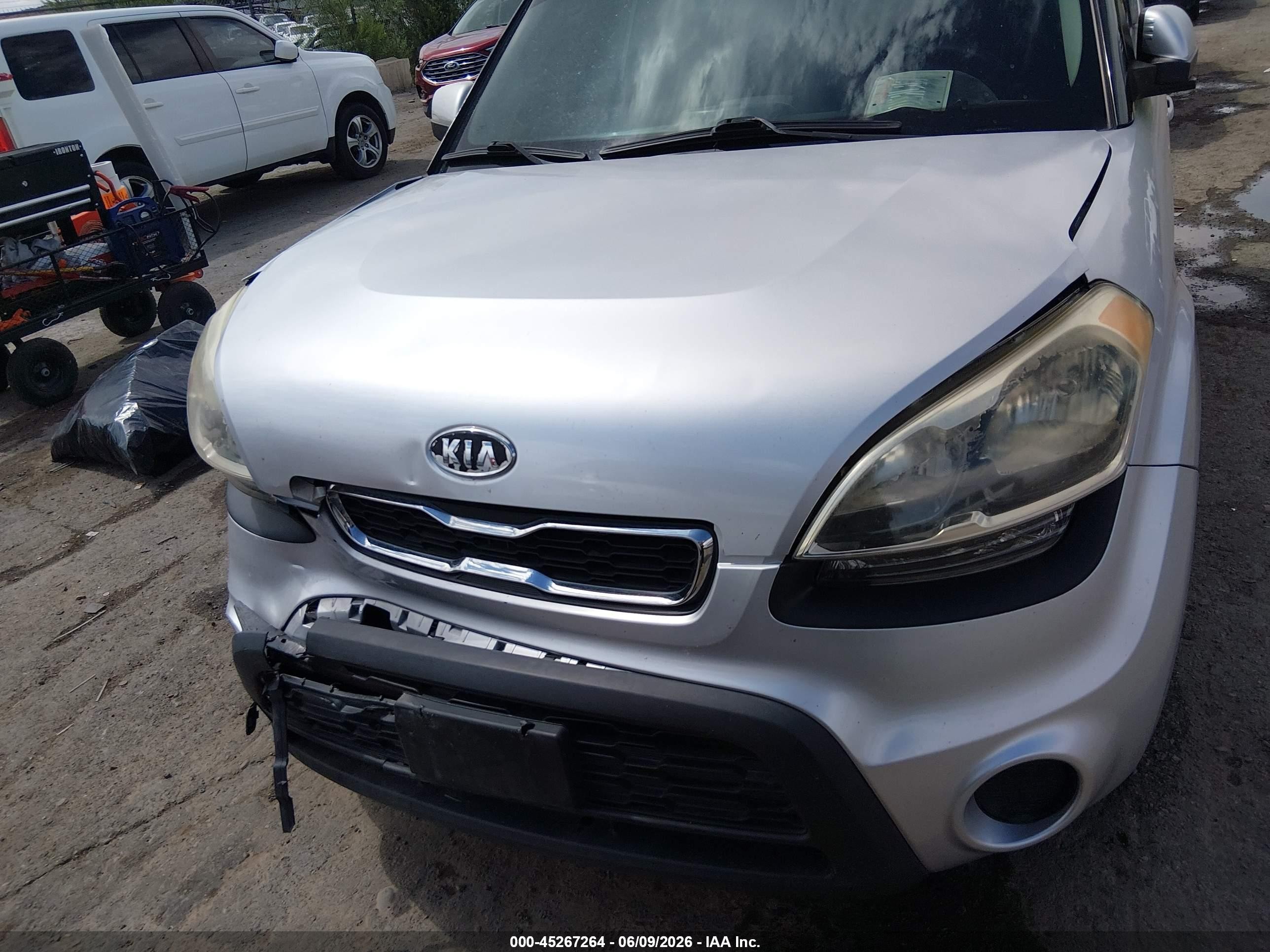 2012 Kia Soul + Silver vin: KNDJT2A62C7382893