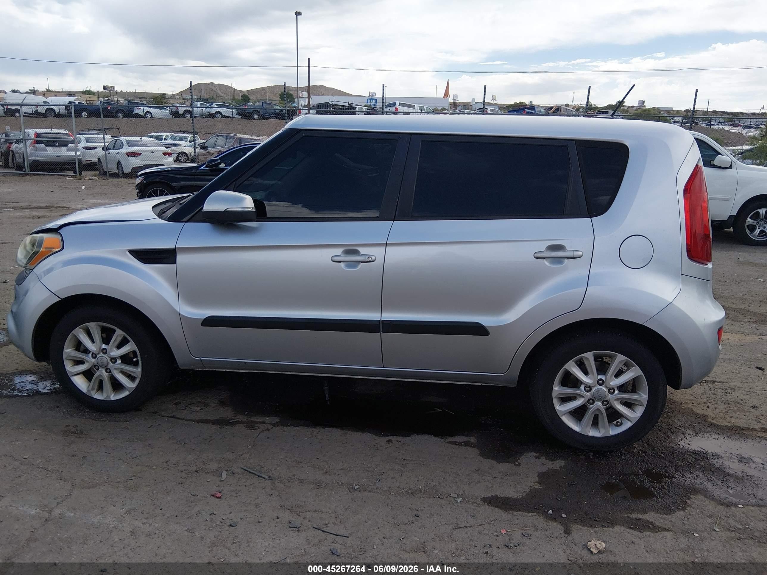 2012 Kia Soul + Silver vin: KNDJT2A62C7382893